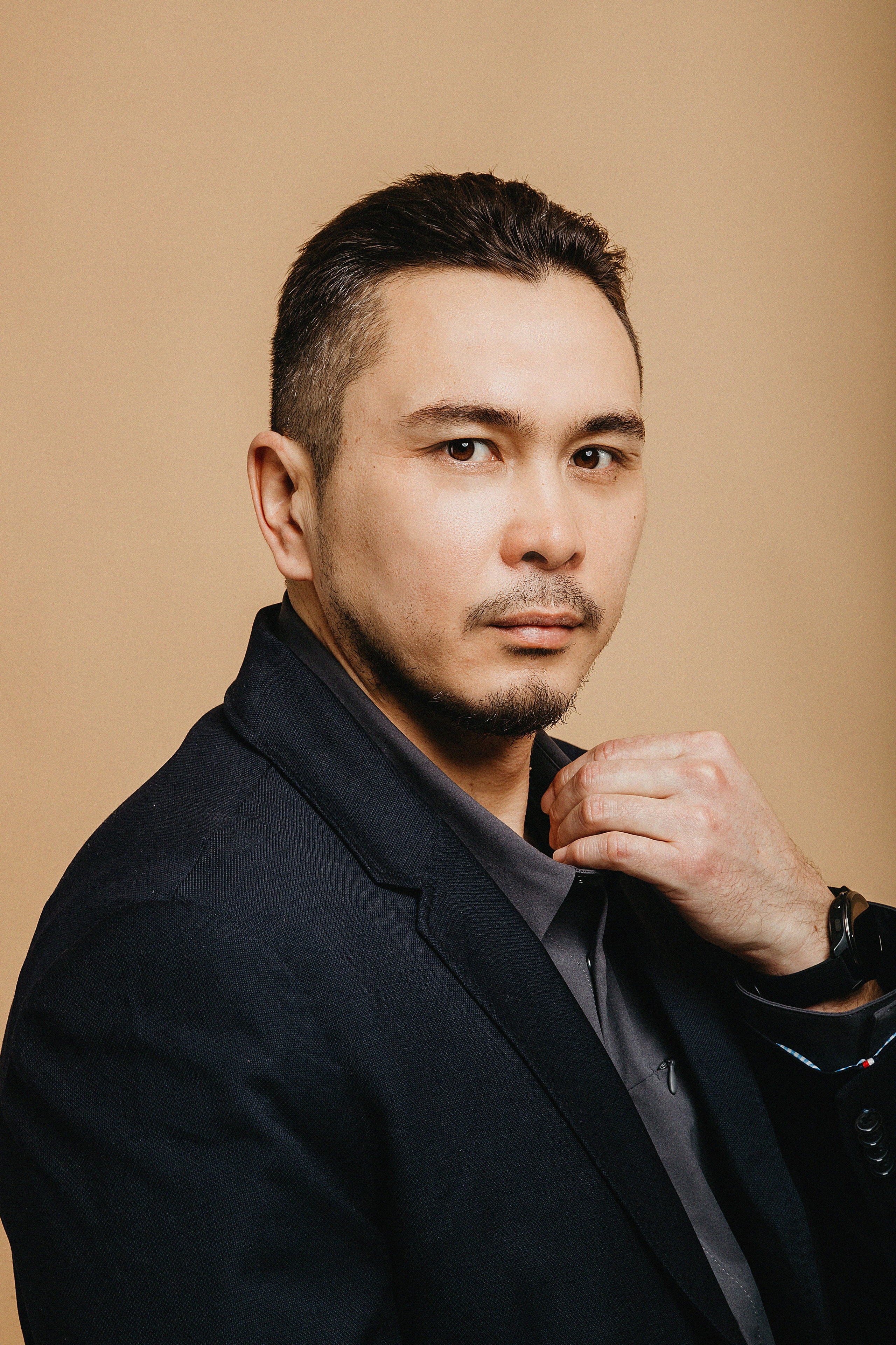 Фотосессия Нурлана в фотостудии Пространство. Свадебный, семейный и портретный фотограф в Алматы, Костанай