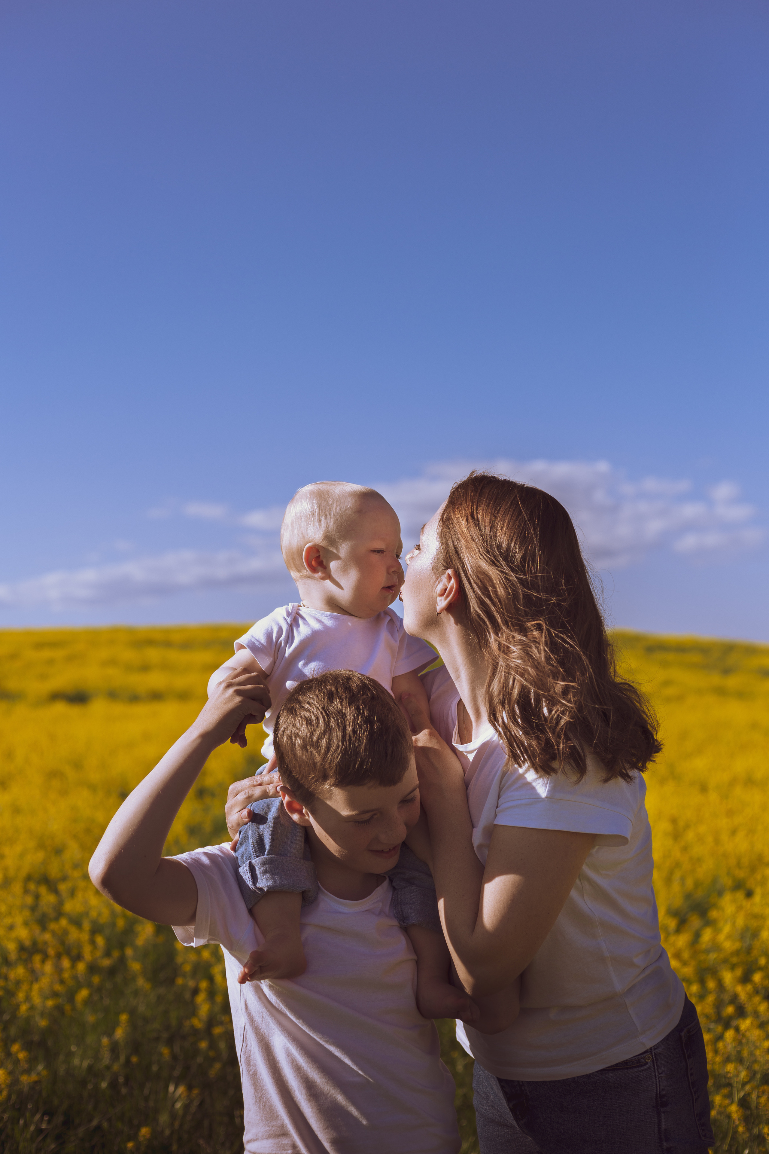Фотосессия с детьми в цветущих полях | Елена, Приозерск. Женский, семейный и контент фотограф Ирина Ульянова в Санкт-Петербурге