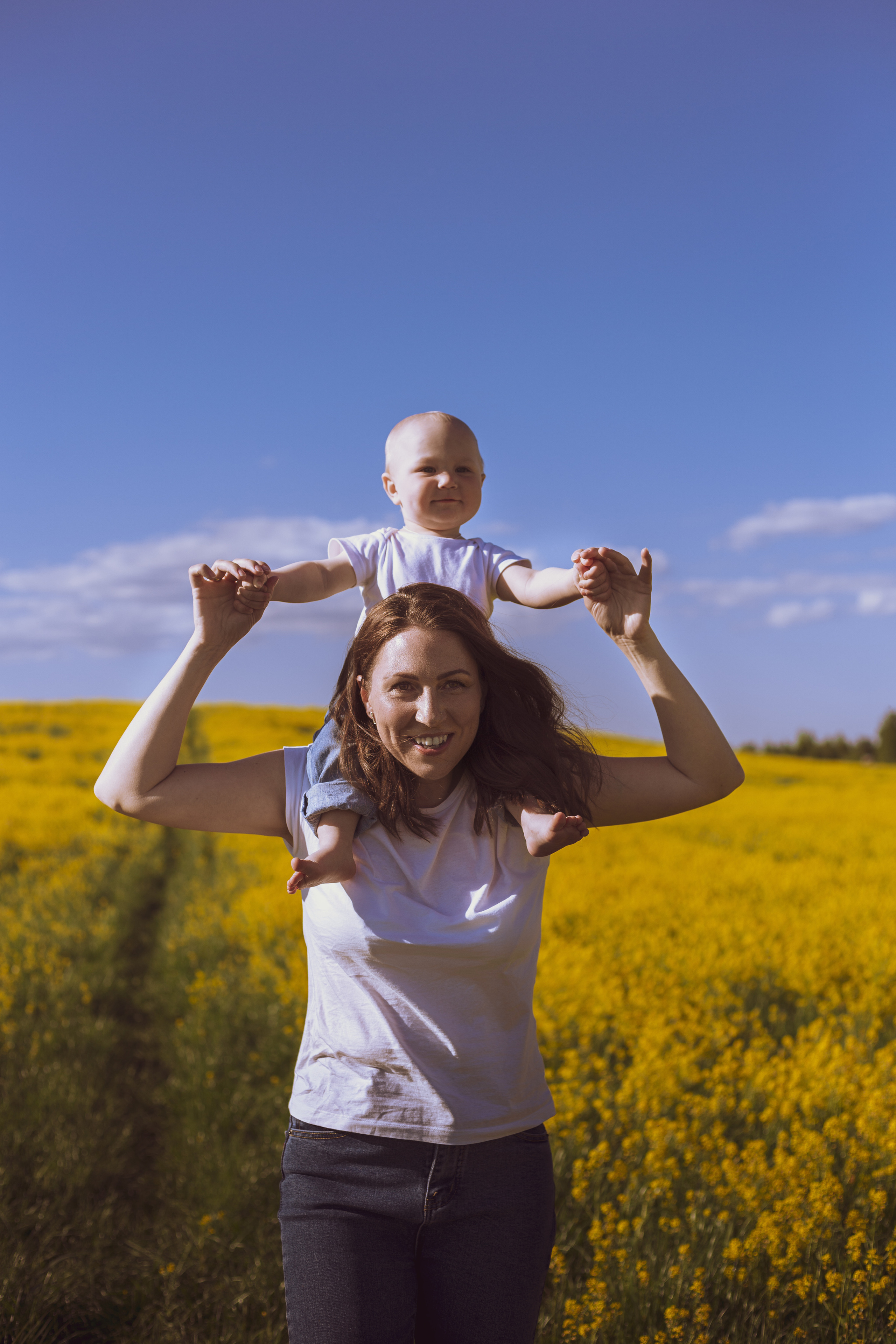 Фотосессия с детьми в цветущих полях | Елена, Приозерск. Женский, семейный и контент фотограф Ирина Ульянова в Санкт-Петербурге
