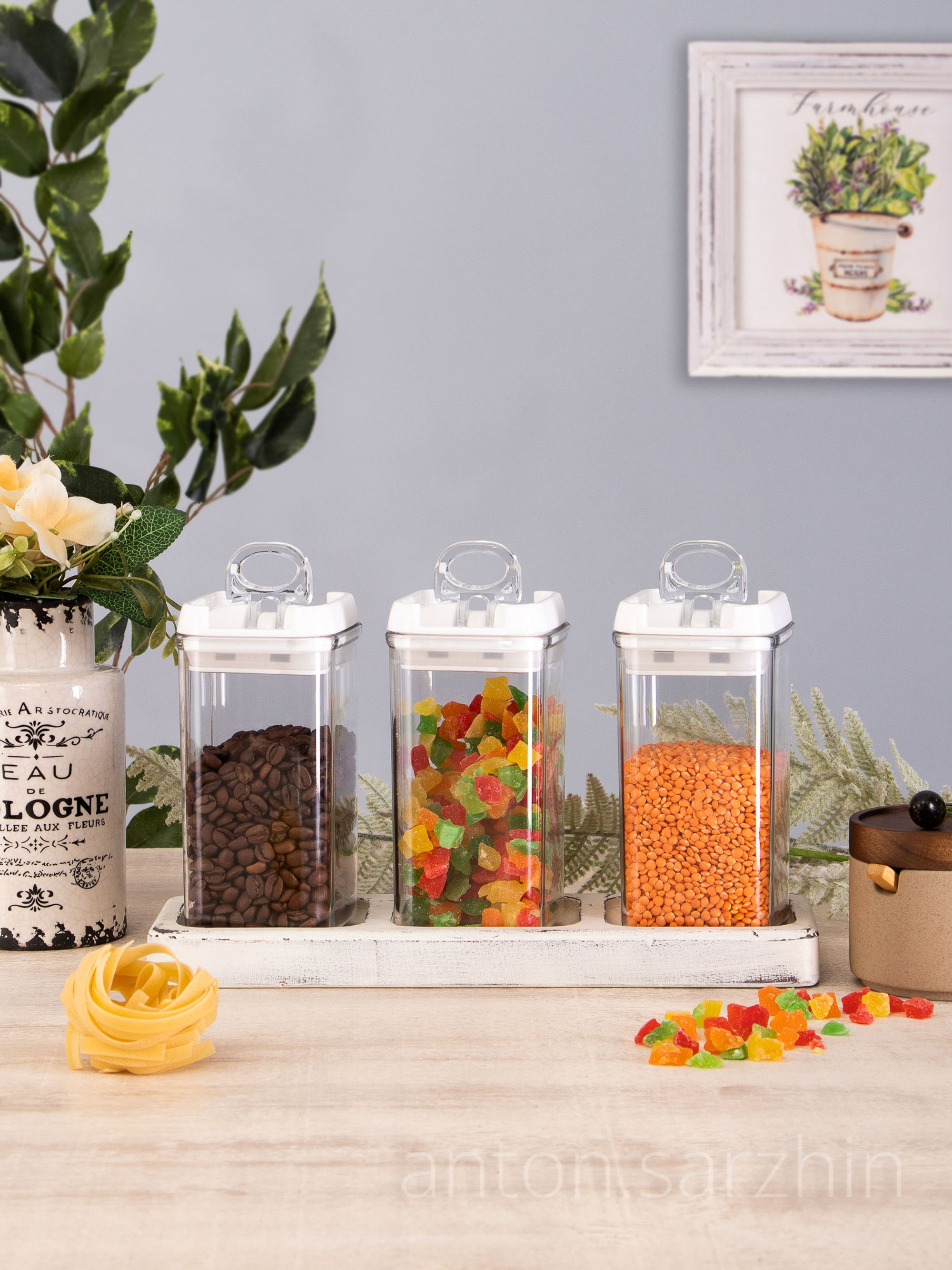 Интерьерное фото баночек для круп на кухне