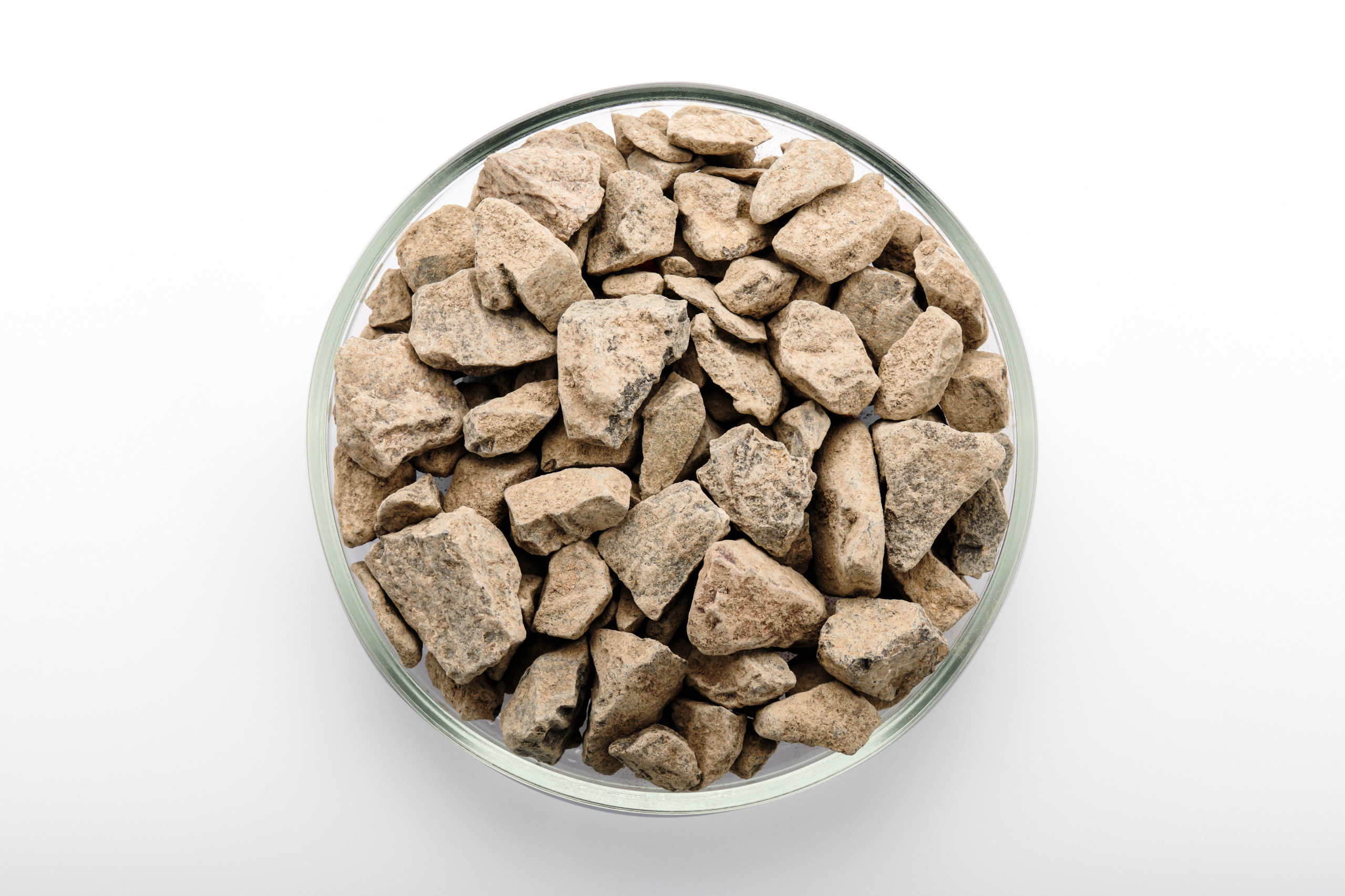 Минералы в чашке Петри — студийная предметная съёмка для Казфосфат