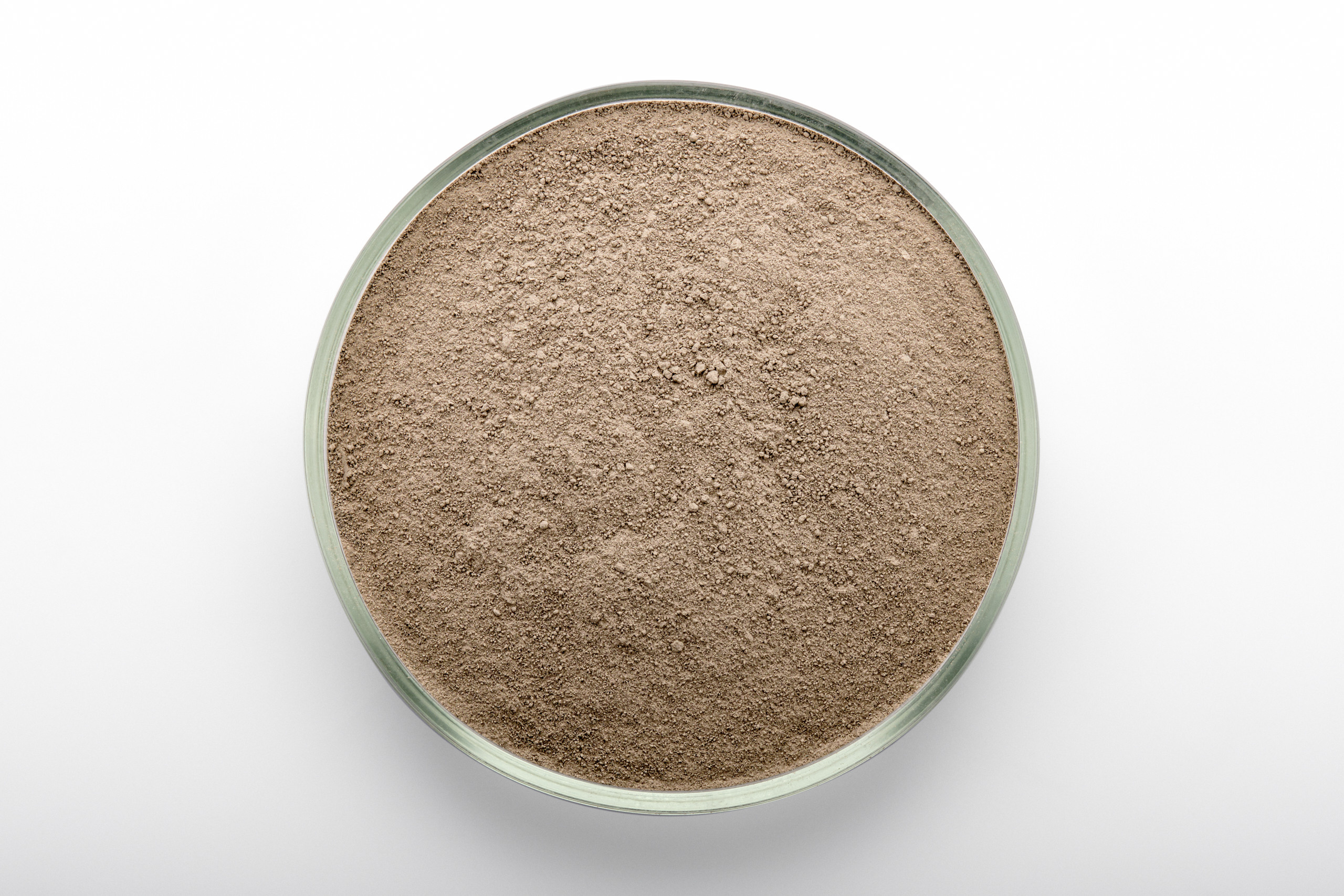 Минералы в чашке Петри — студийная предметная съёмка для Казфосфат