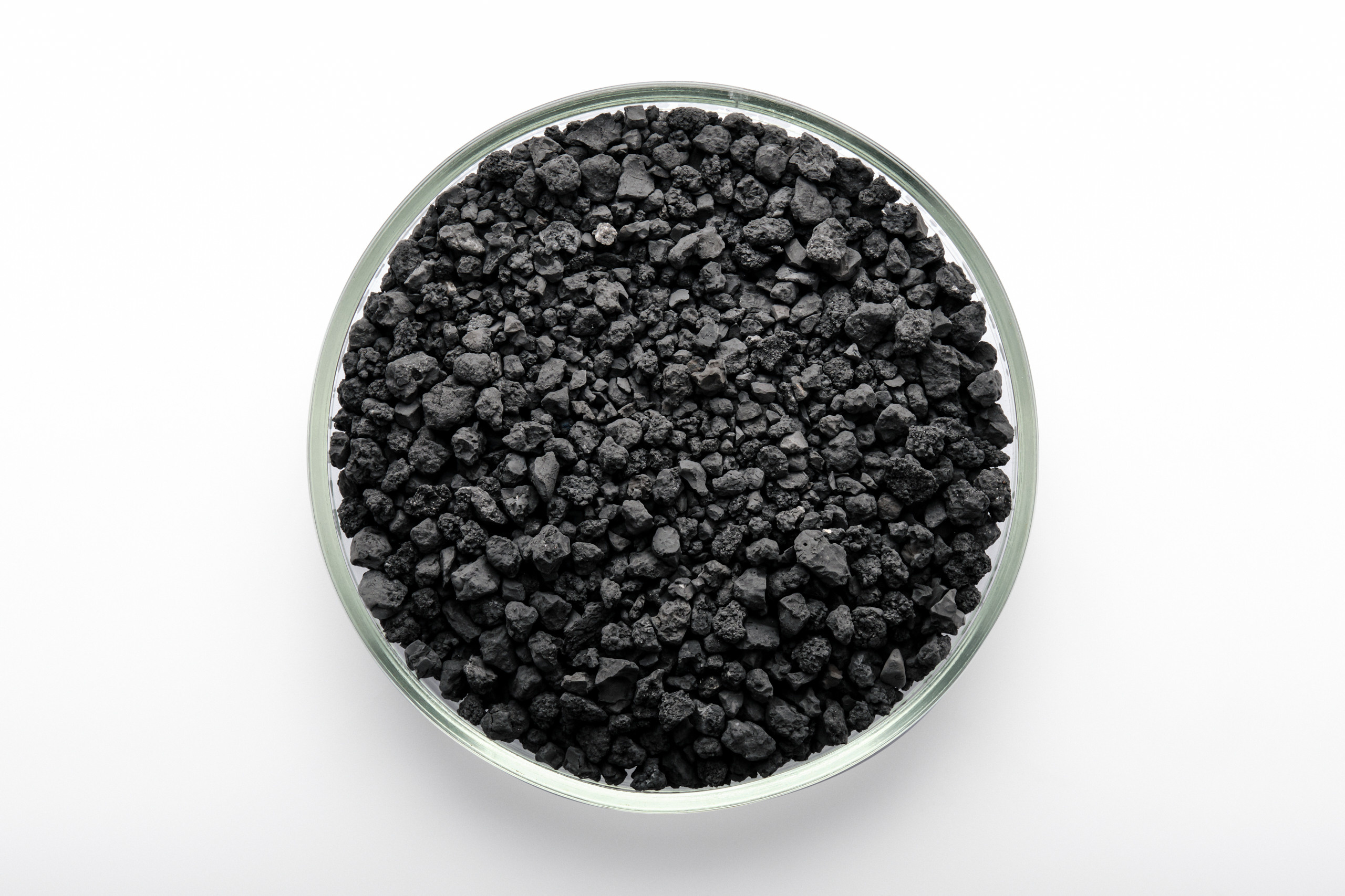 Минералы в чашке Петри — студийная предметная съёмка для Казфосфат