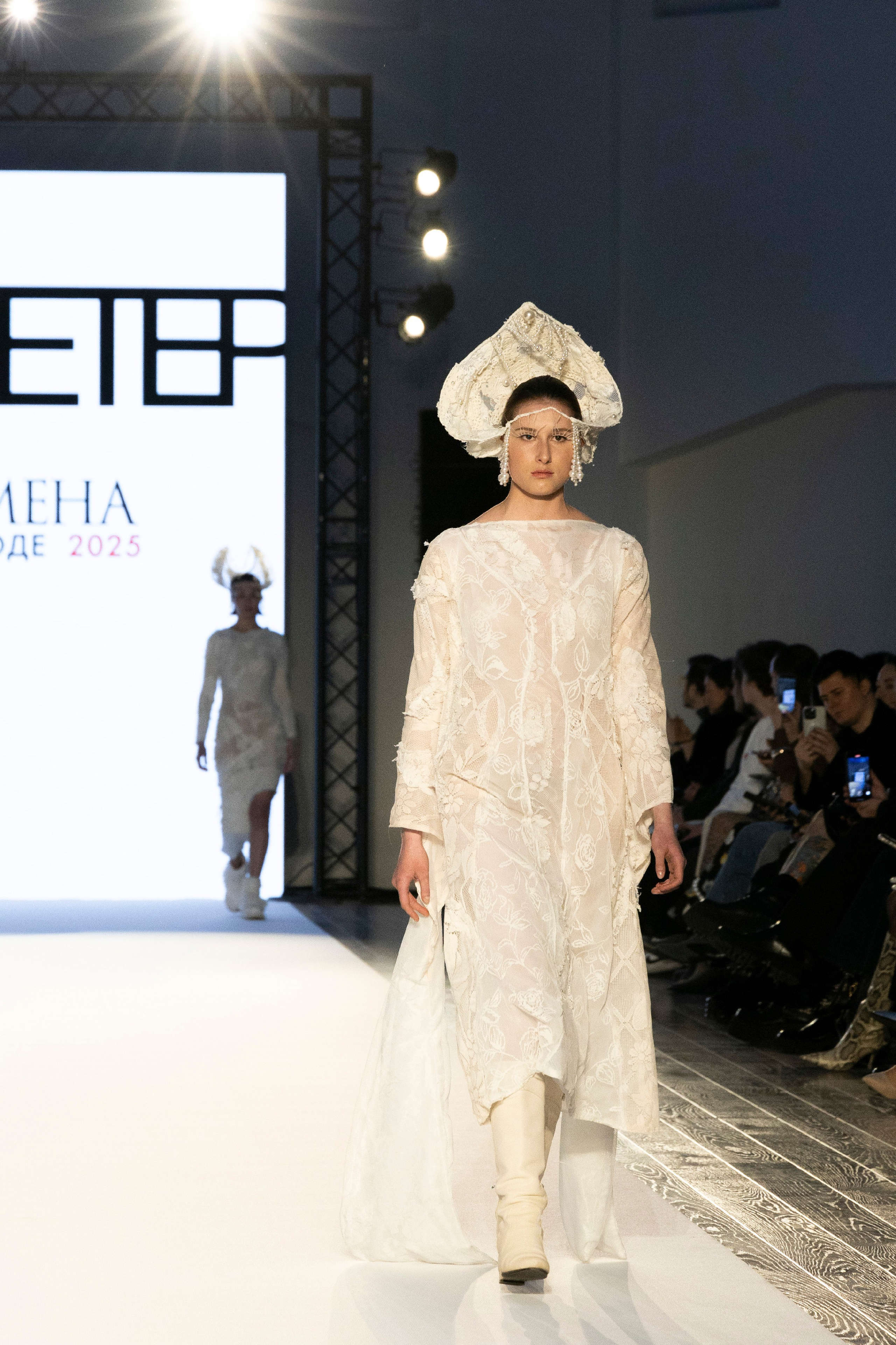 ДЛТ Собака.ru показ победителей конкурса «Новые имена в моде 2025». FOTOFAQ SKOOL г. Санкт-Петербург: очные, дистанционные и онлайн курсы фотографии