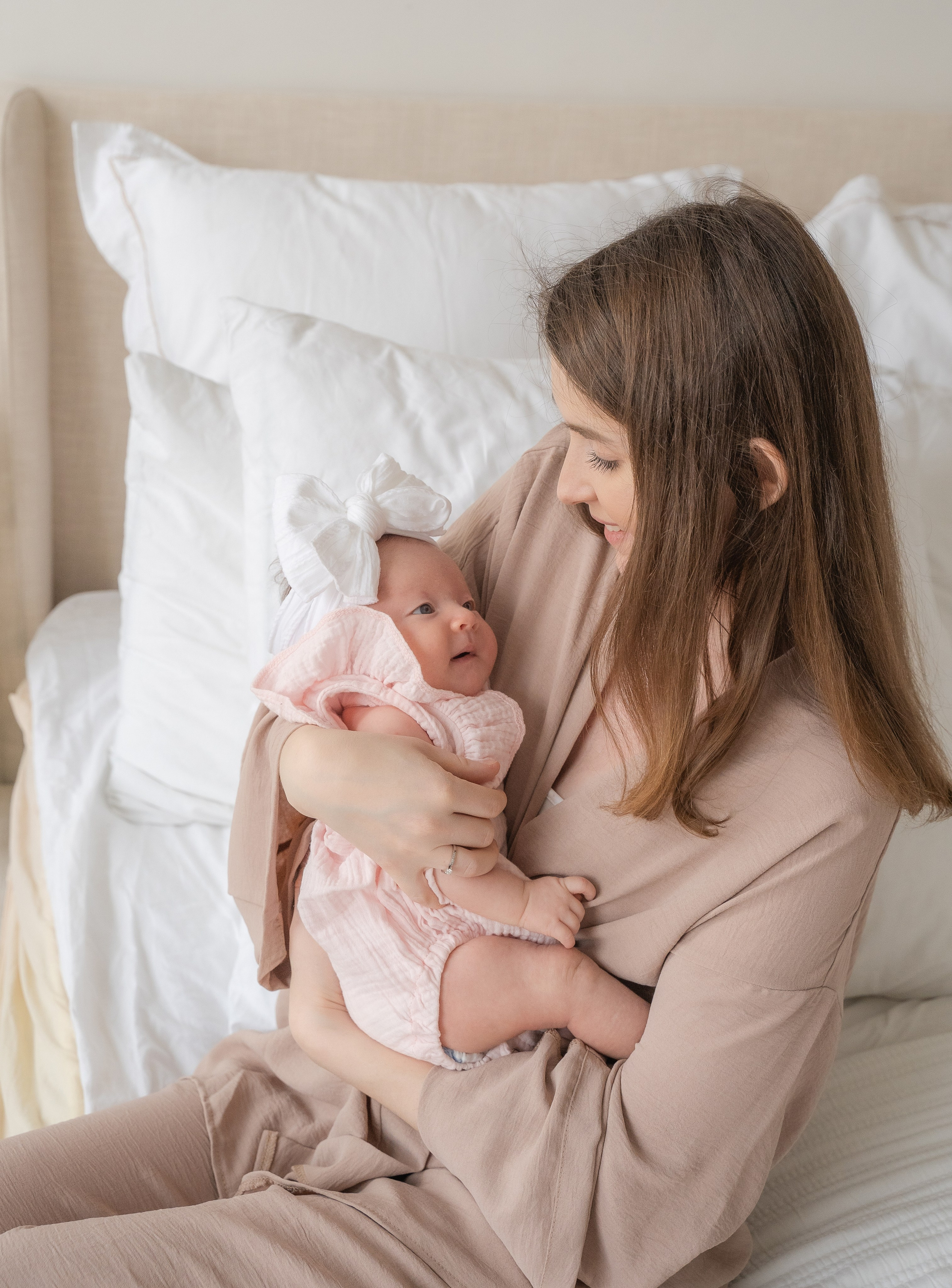 Лайфстайл фотосессия новорожденной в студии