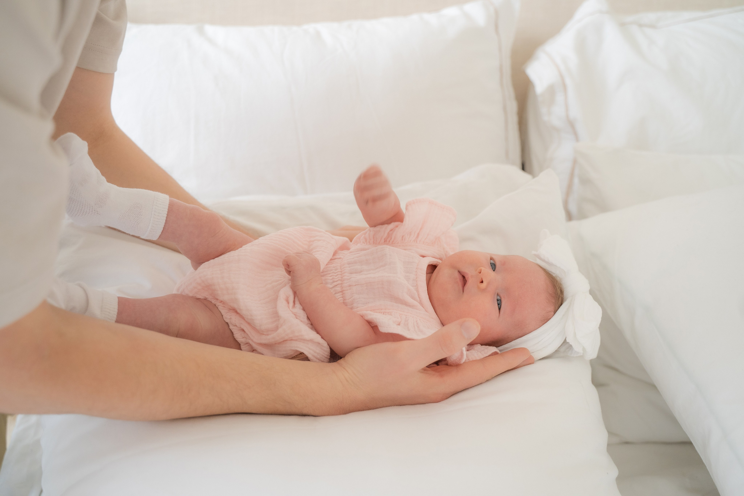 Лайфстайл фотосессия новорожденной в студии