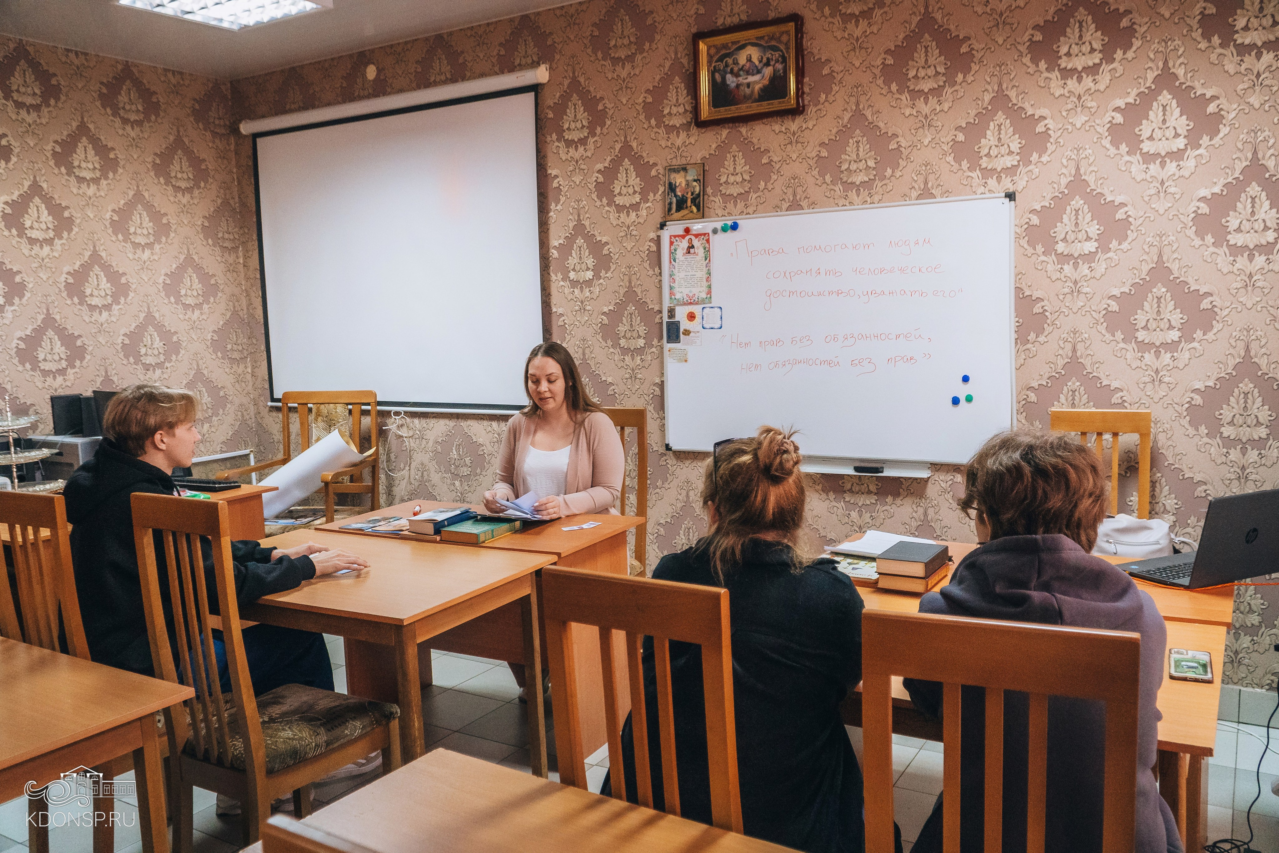 Час общения «Наше право». Новотитаровский Дом культуры