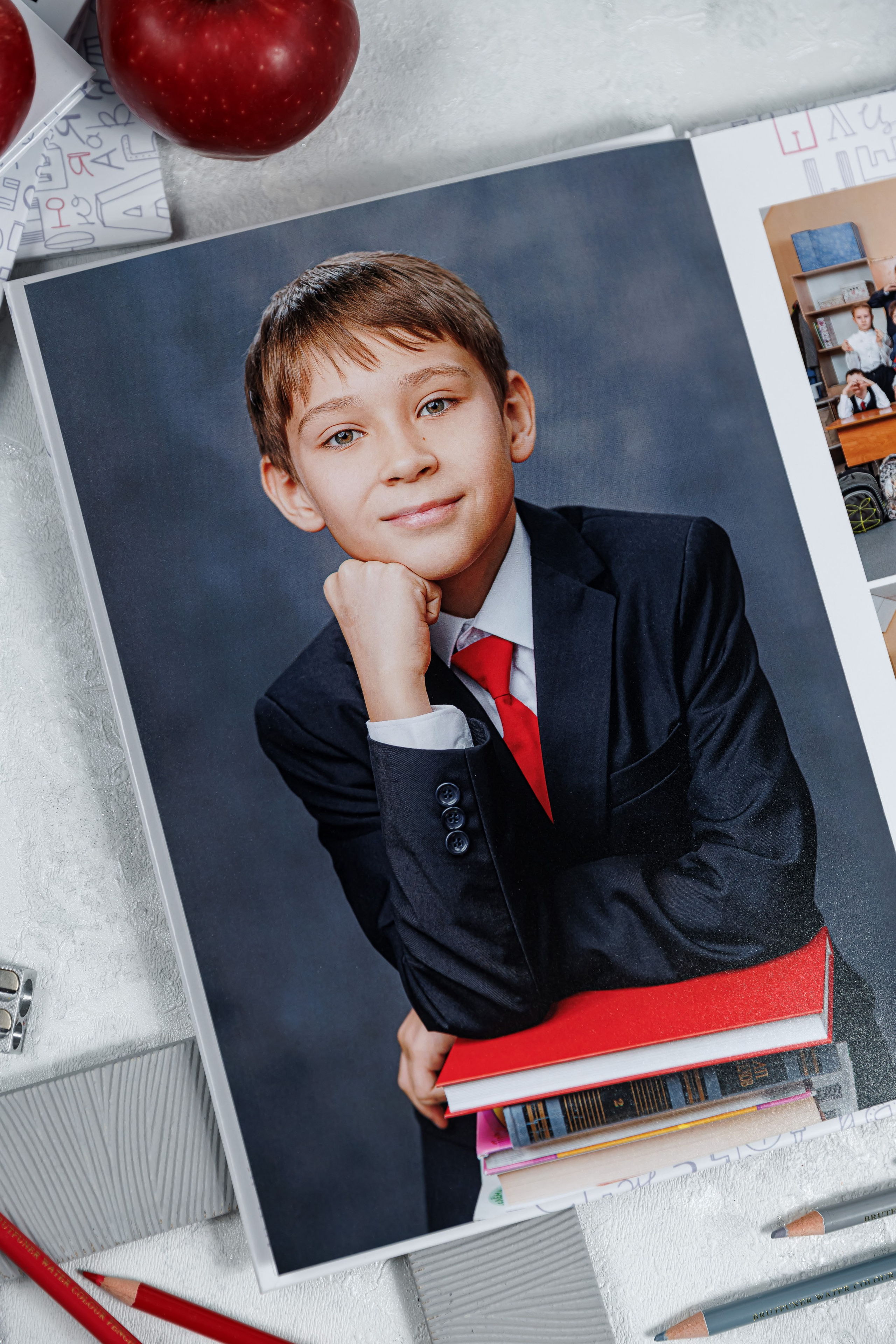 Выпускные альбомы 4 класс. Семейный и детский фотограф Комина Елена, Власиха, Одинцово