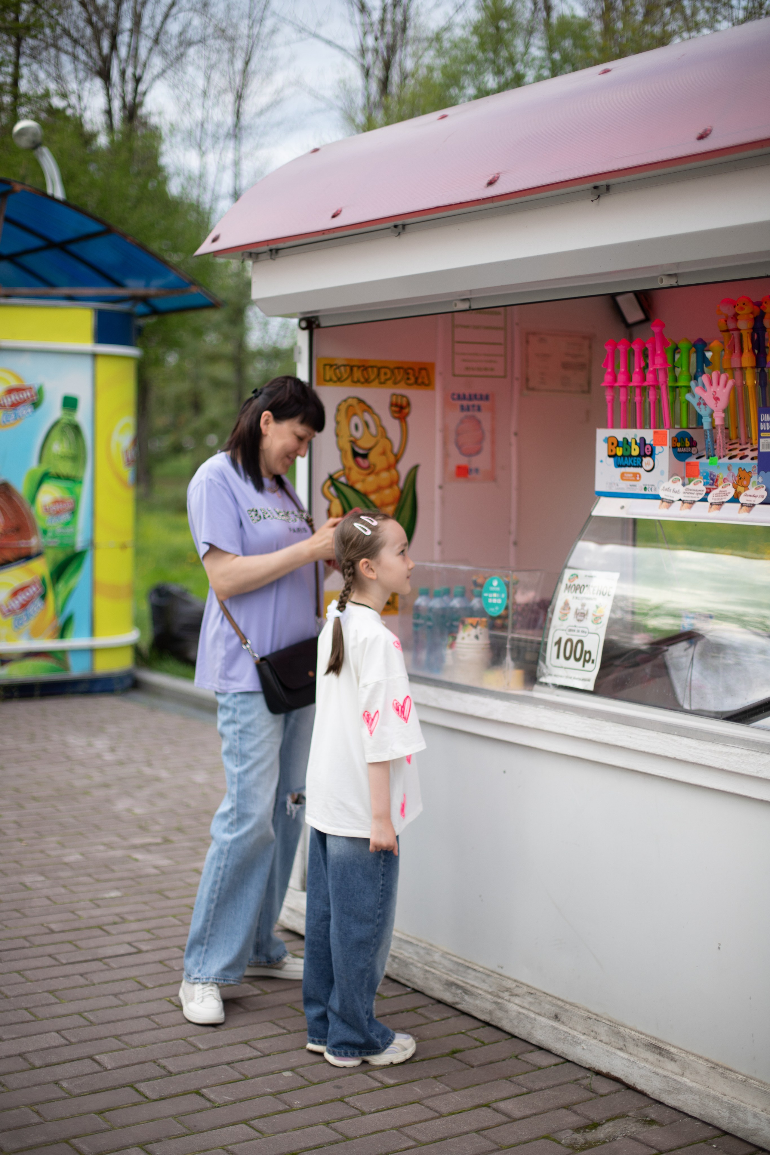 Мадина в цветущем парке. Семейный и детский фотограф в Хабаровске Алевтина Проскурякова