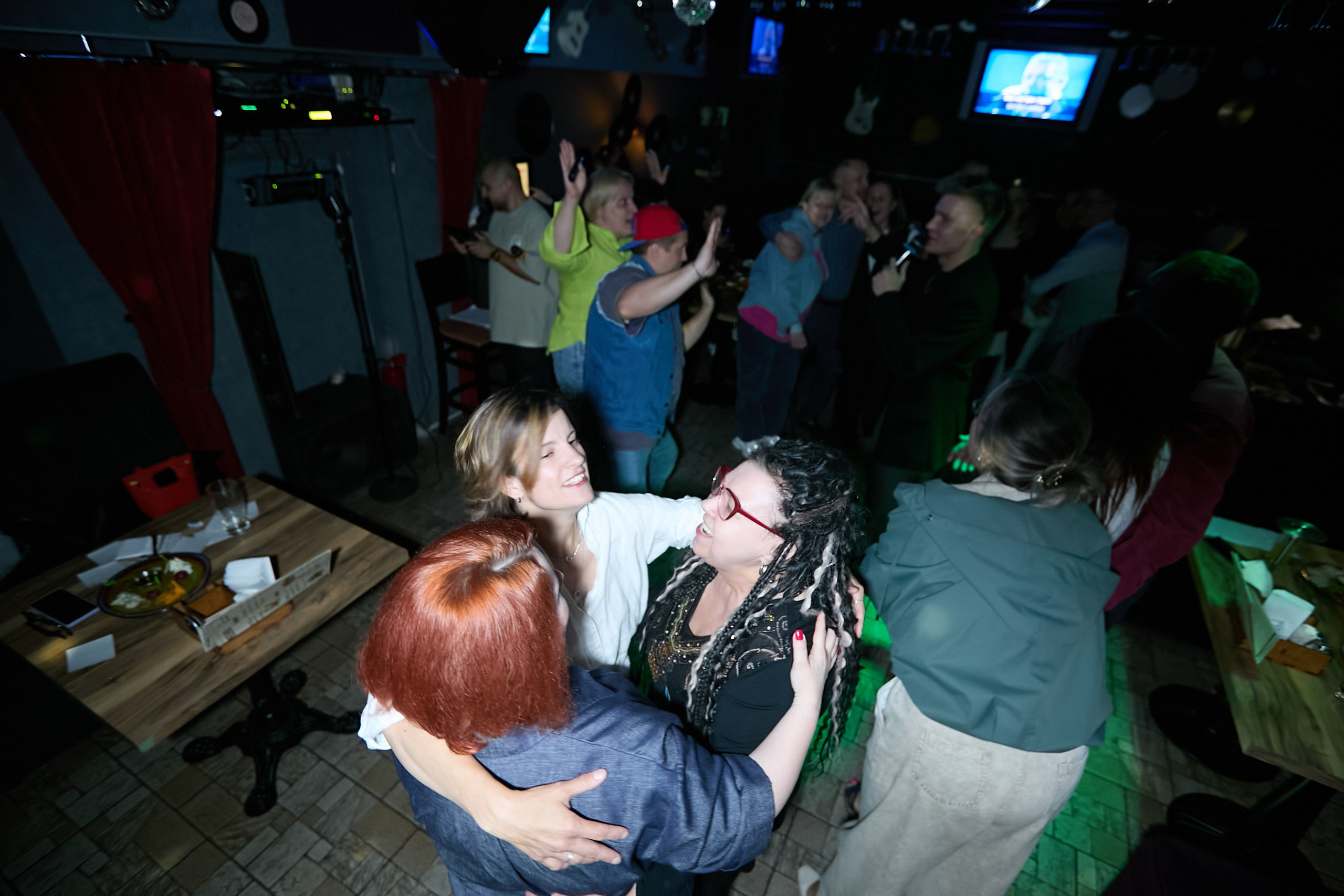 2000ые в Ели-Пели. Фотограф видеограф в Москве и Московской области Саша Секрет