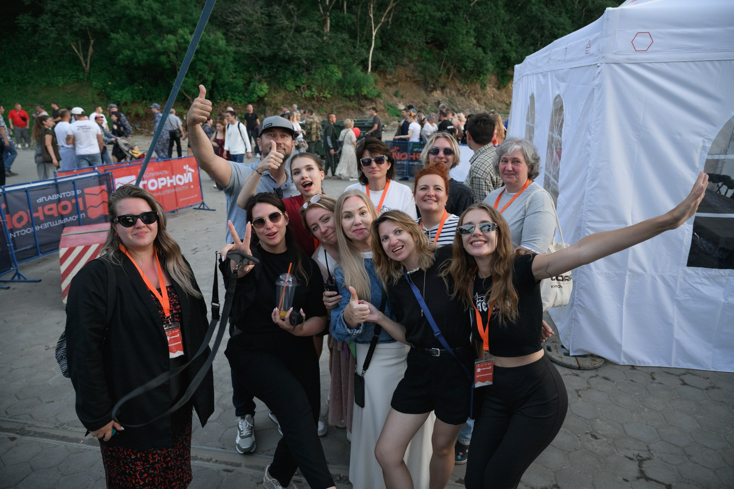 Фотосъемка Дня горняка в центре Петропавловска-Камчатского. Профессиональная репортажная съемка праздника горняков в Петропавловске-Камчатском. Яркие моменты с концерта и награждения работников отрасли. Эмоциональные кадры с городского праздника в Петропавловске-Камчатском. Фотосъемка корпоративных мероприятий и праздников в Петропавловске-Камчатском.