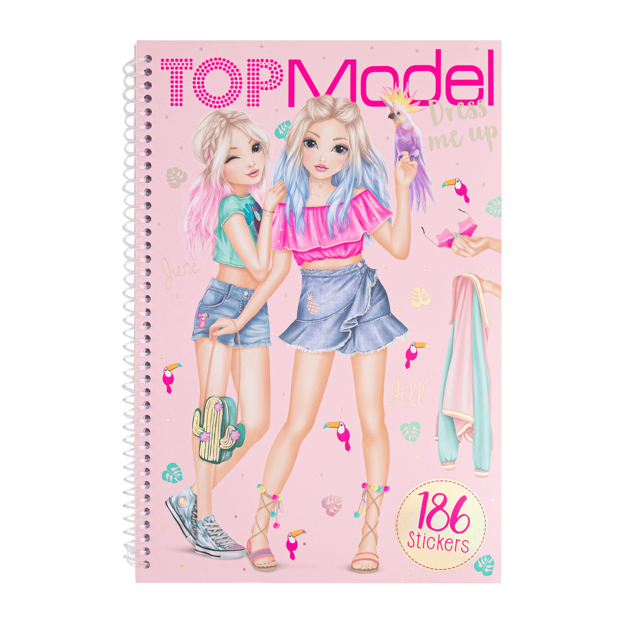 Розовая тетрадь с пружиной на белом фоне