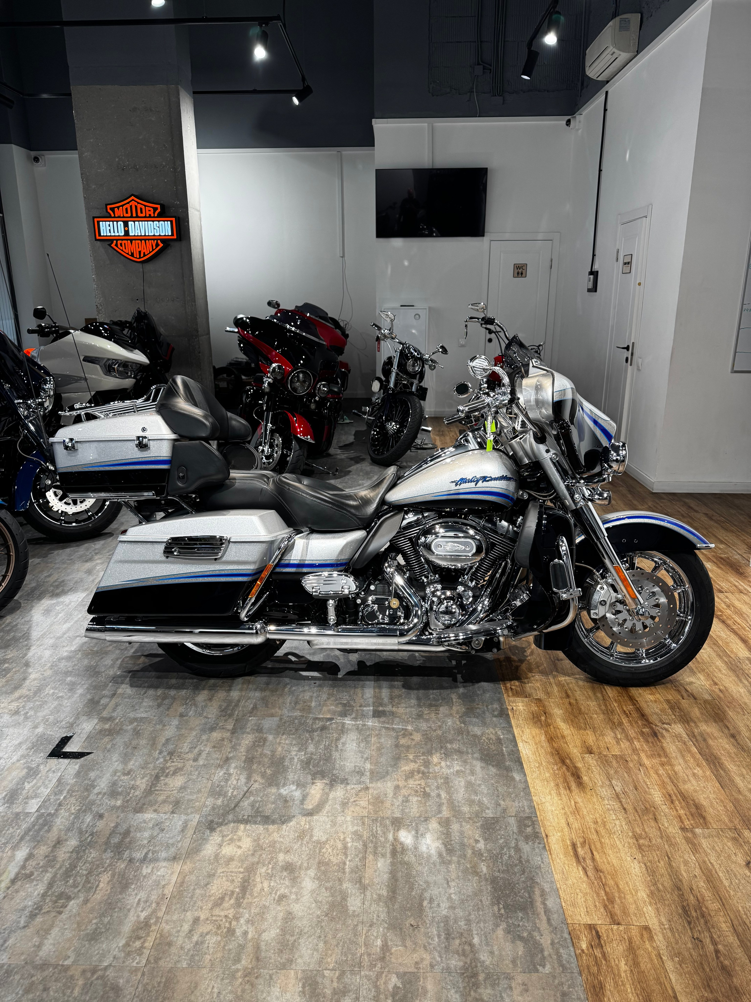 Мотоциклы Harley-Davidson CVO Black Diamond (Touring) — купить мотоцикл. Hello Davidson, Москва. Только хорошие мотоциклы…