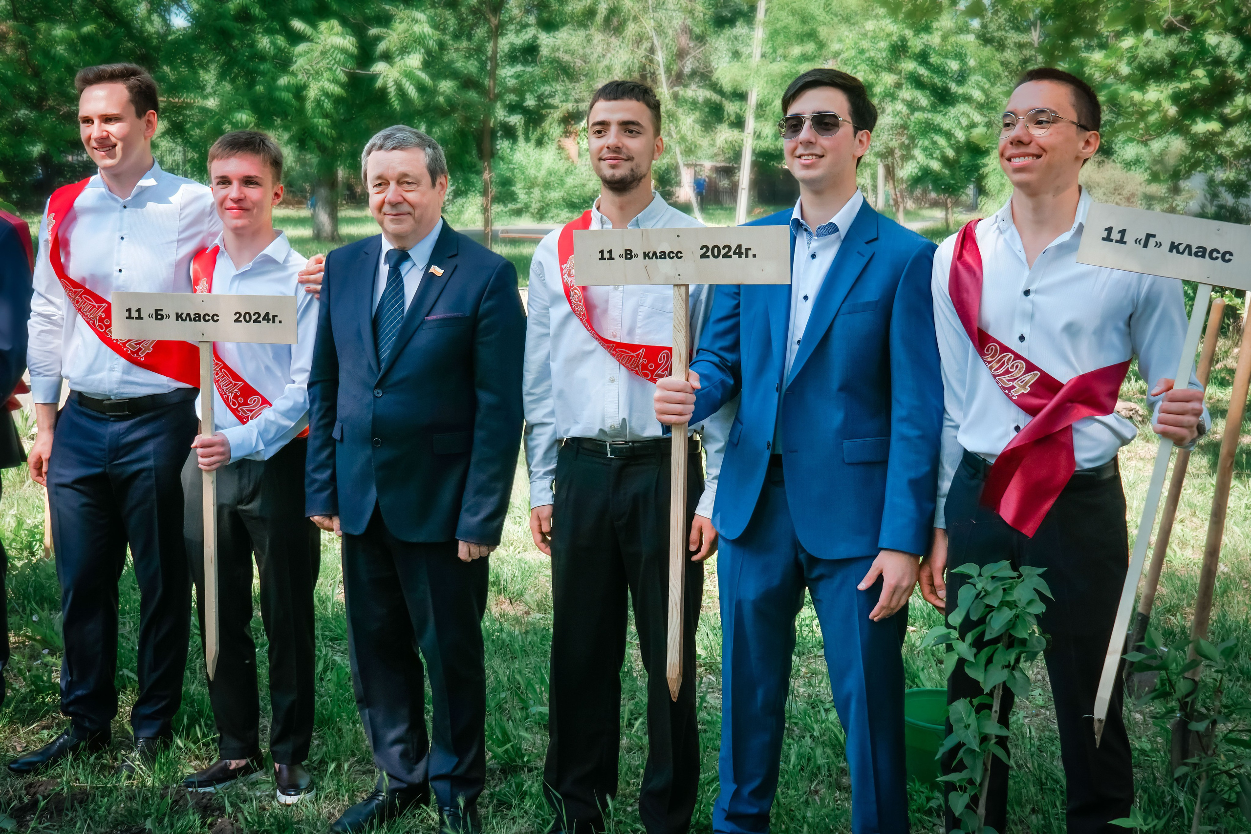 Последний звонок_Выпускники 11кл._Гимназия 18_2024 г. Фотографы из солнечного Краснодара Вадим и Надежда Митус