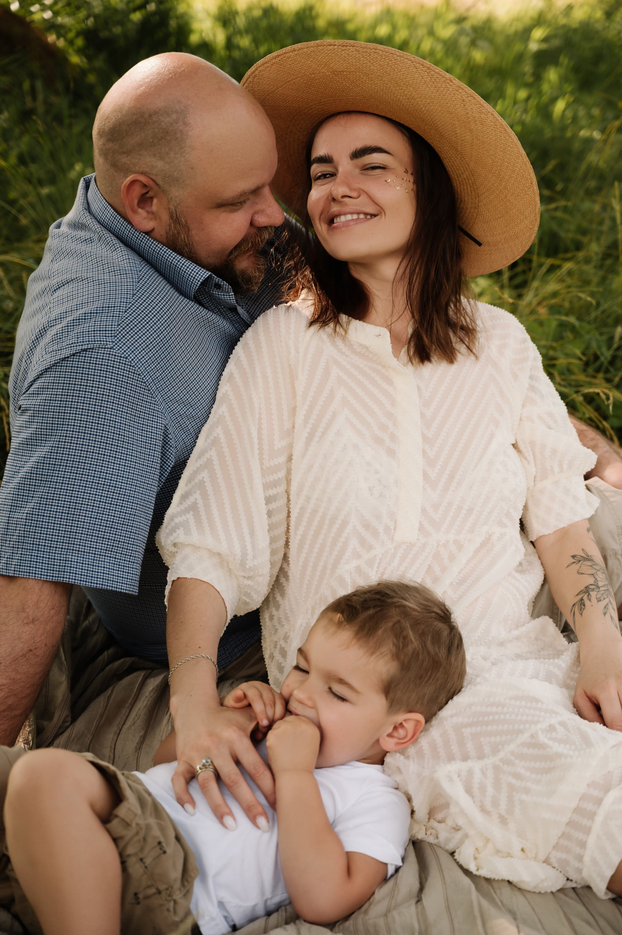 Фотопрогулка. Профессиональный фотограф беременности в СПБ. Стильные фотосессии беременности в стиле минимализм и классическая фотография