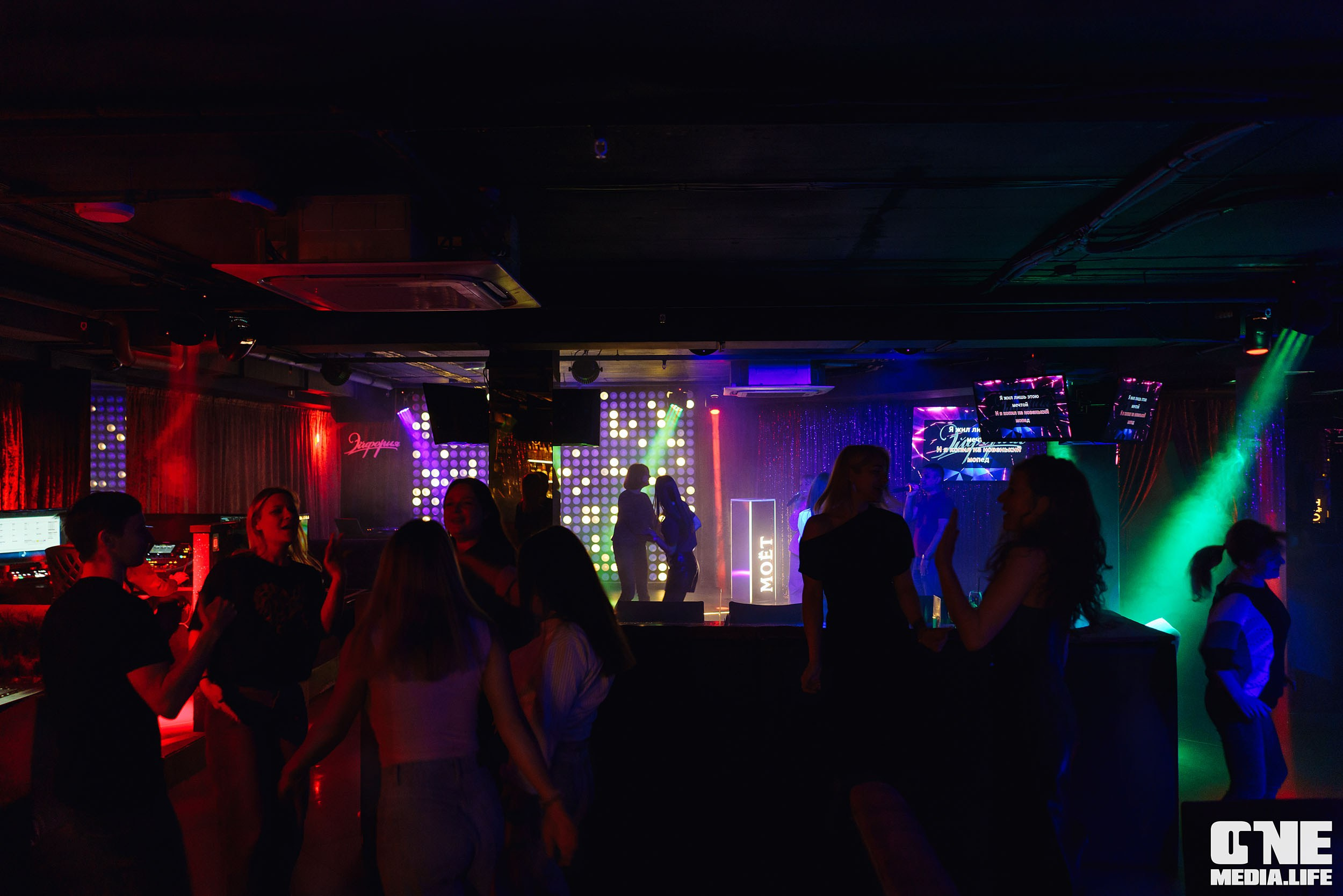 Фоторепортаж из караоке-клуба Эйфория. One Media Life: фоторепортажи, фотоотчеты с мероприятий и заведений