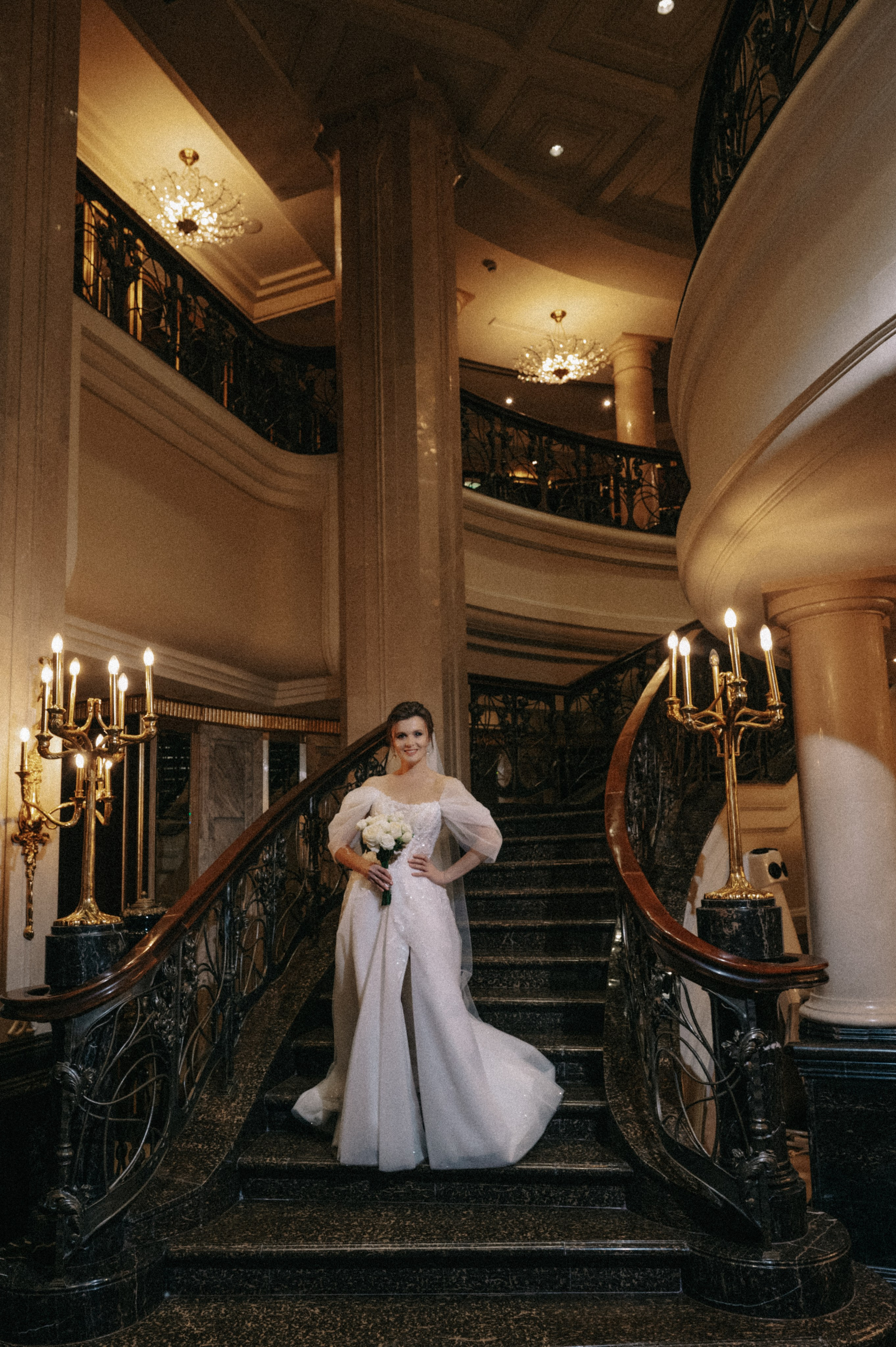 Свадьба для двоих с прогулкой в The St. Regis Москва Никольская 5*. Свадебный и семейный фотограф Виктория Носачёва. Щелково, Москва и МО