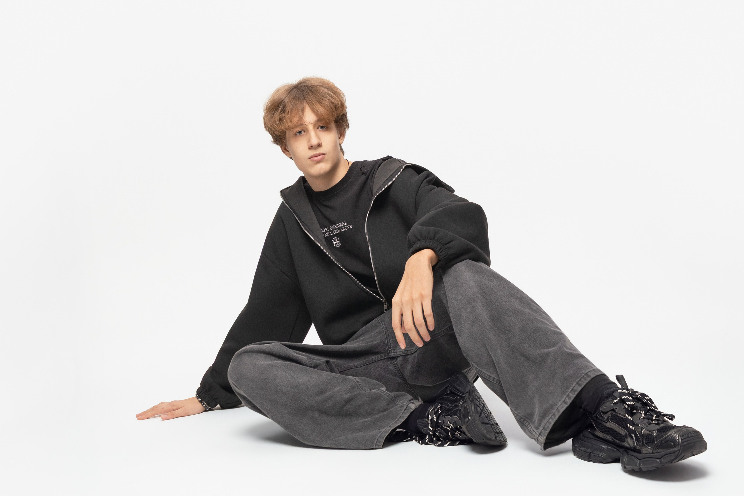 9,11mono. Release Студия выпускных альбомов Юрия Рыбина. Занимаемся школьной фотографией, изготовлением выпускных альбомов. Тюмень
