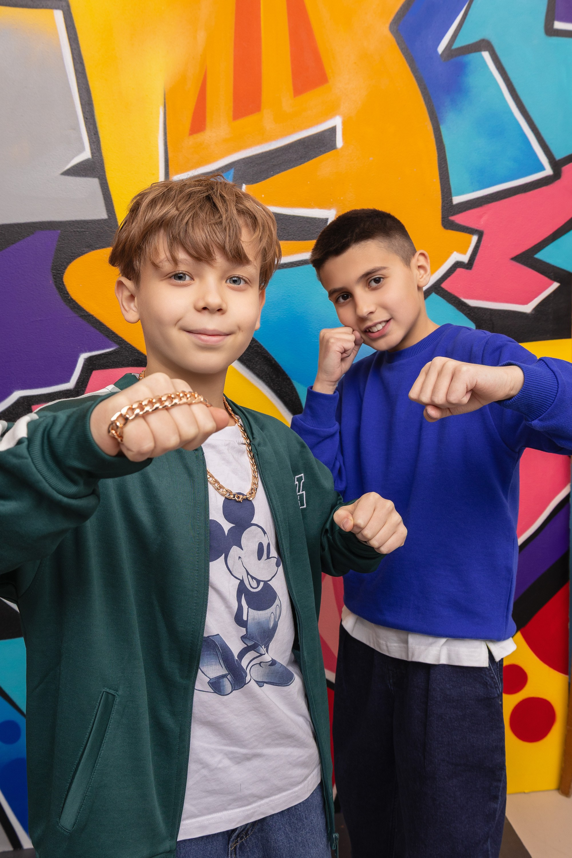 4 колор. Release Студия выпускных альбомов Юрия Рыбина. Занимаемся школьной фотографией, изготовлением выпускных альбомов. Тюмень
