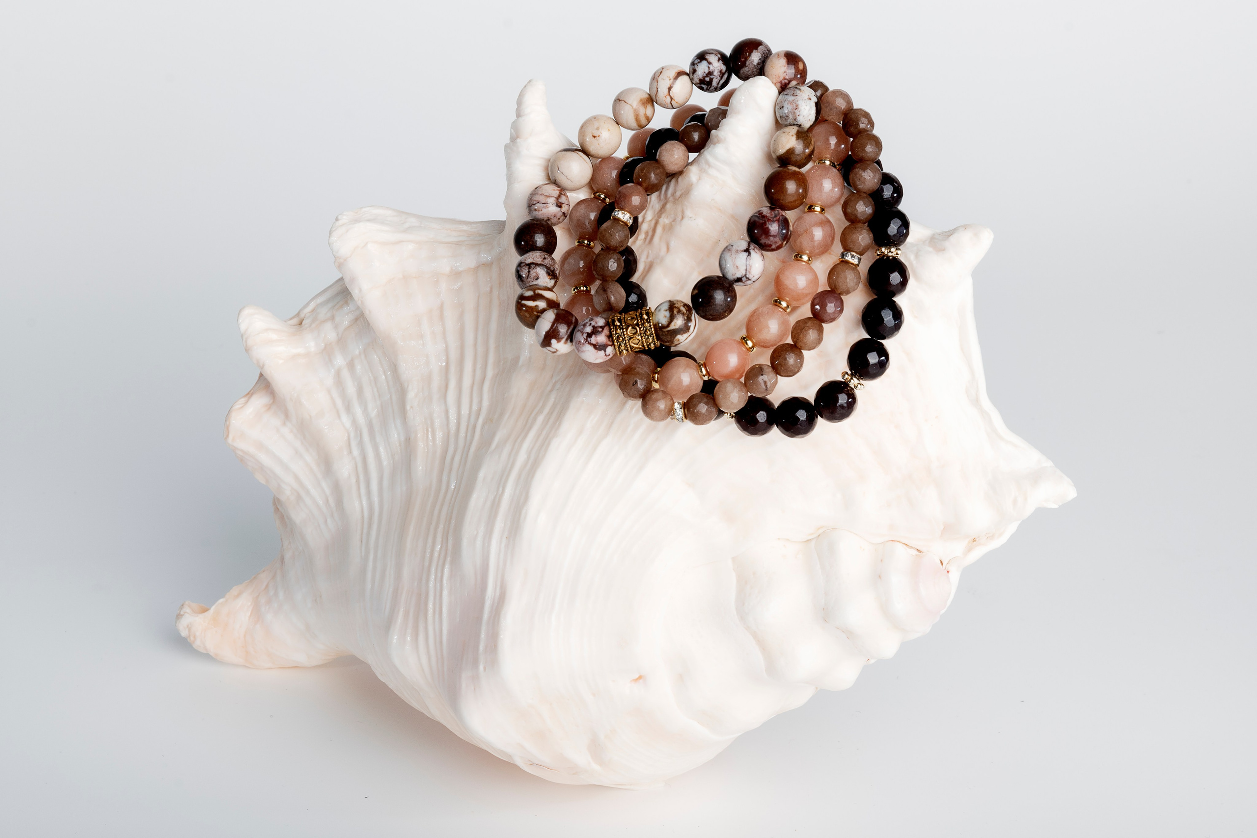 Украшения из камней