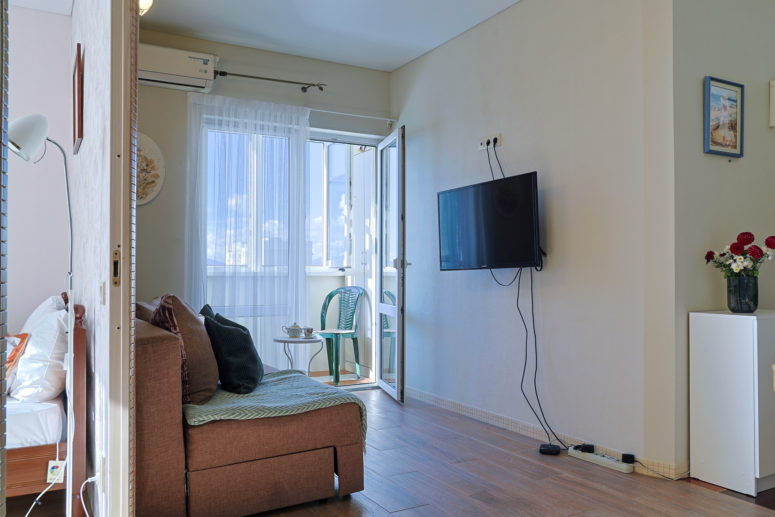 Комплексная подготовка квартиры для посуточной аренды в Геленджике. Интерьерная съёмка и подготовка недвижимости к аренде/продаже. Геленджик, Краснодарский край — Юлия Софронова, Art Sea Homes