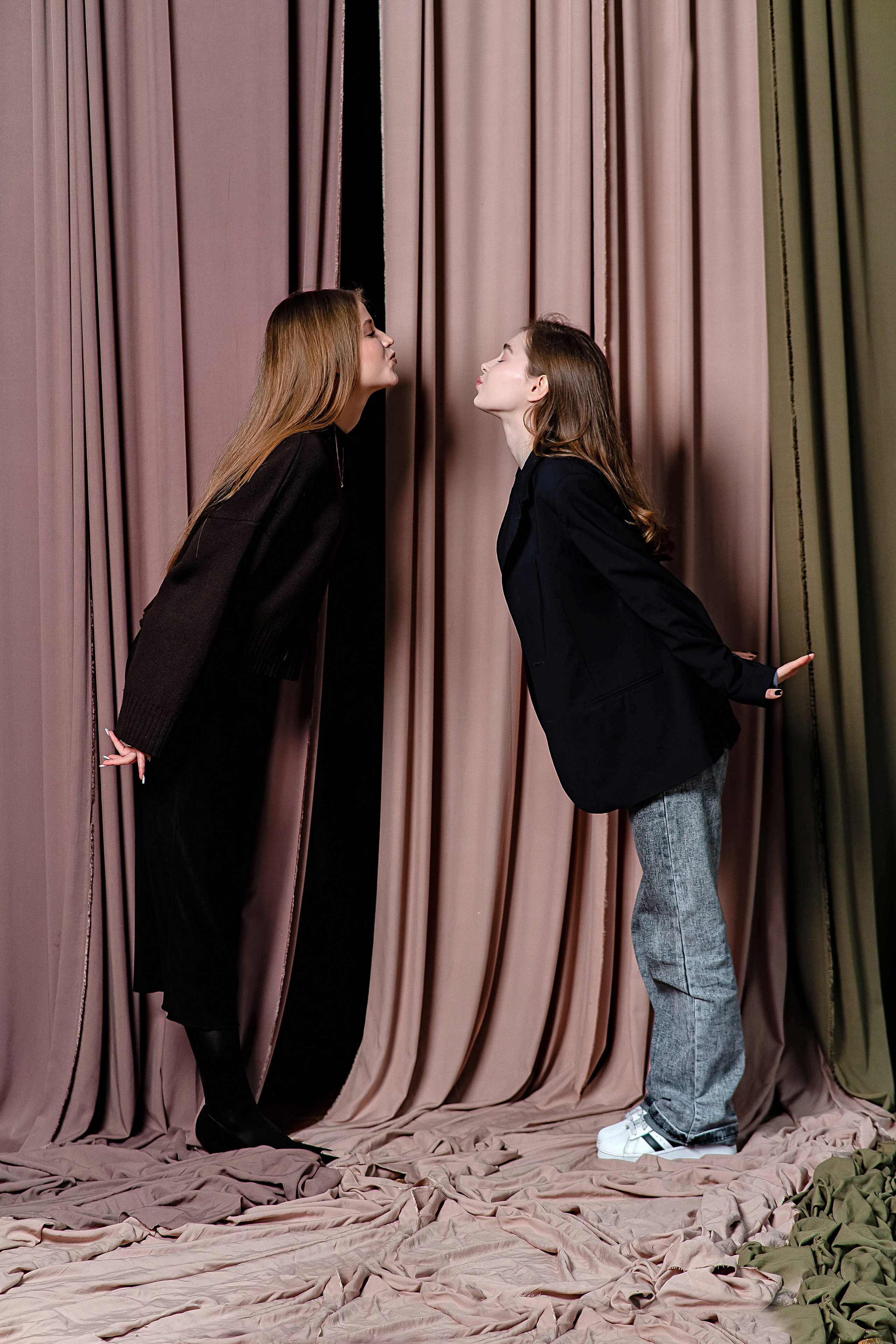 Выпускные (школьные) альбомы (книги) в Ростове-на-Дону. Современные Выпускные Альбомы в Ростове-на-Дону