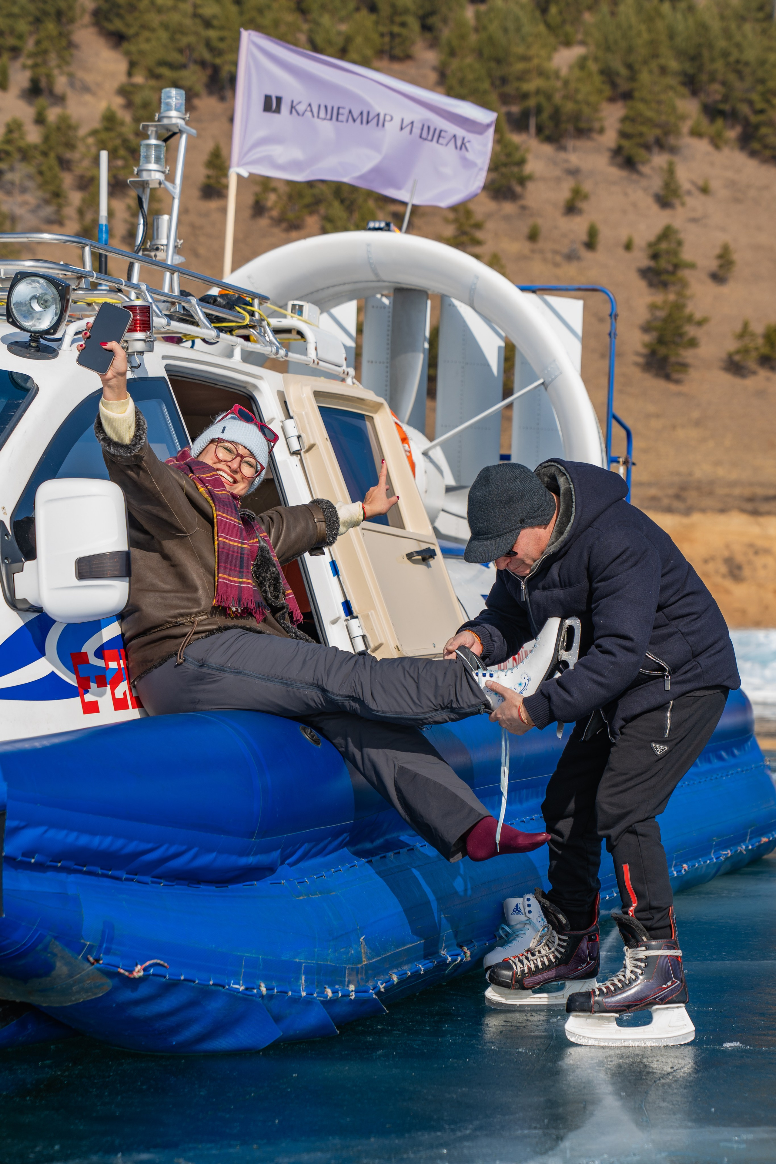 Занимаюсь профессиональной фотографией и живу рядом с Байкалом. Работаю в разных жанрах