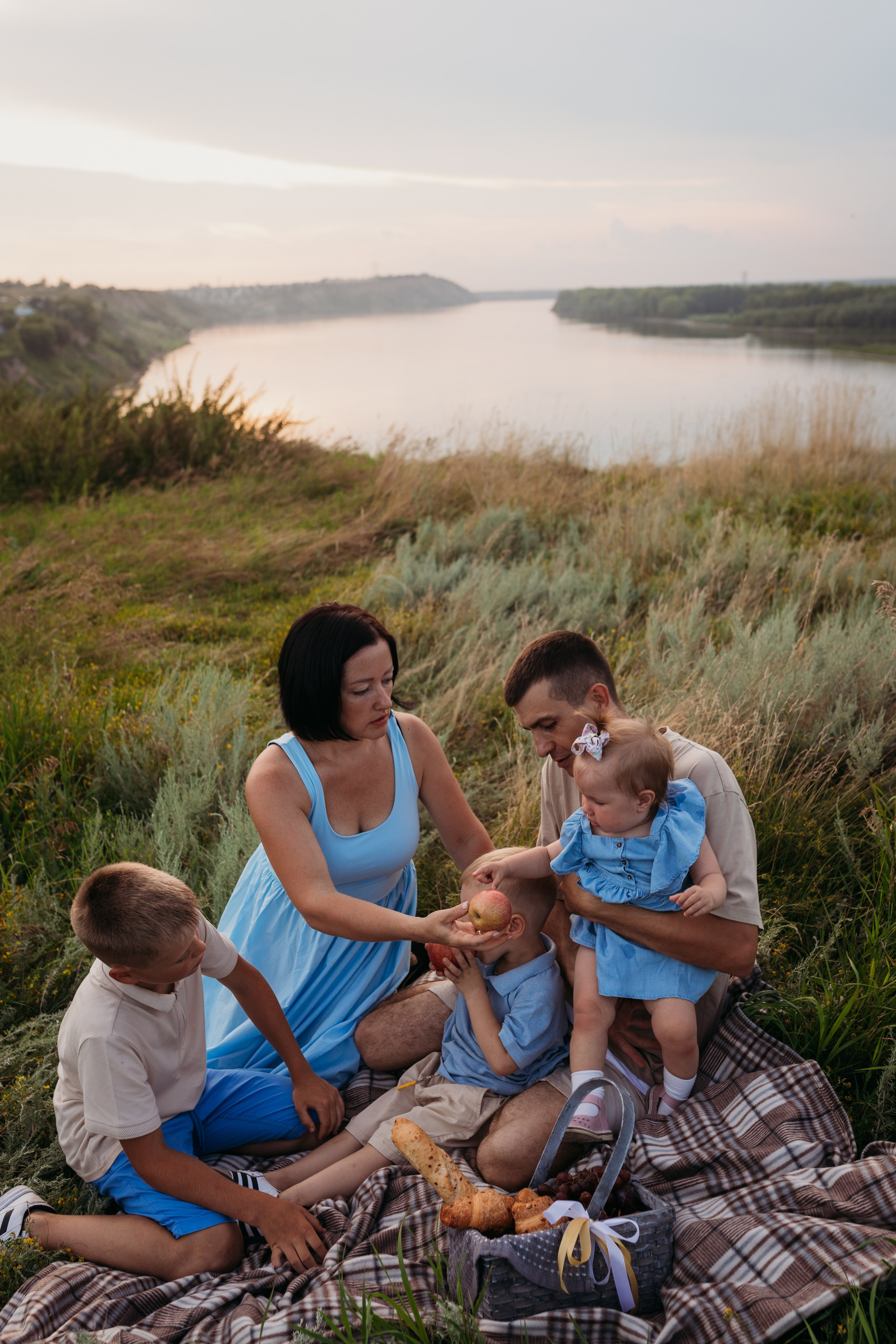 Семейные фотосессии на улице Барнаул. Фотограф новорожденных в г. Барнаул Ренпенинг Катерина