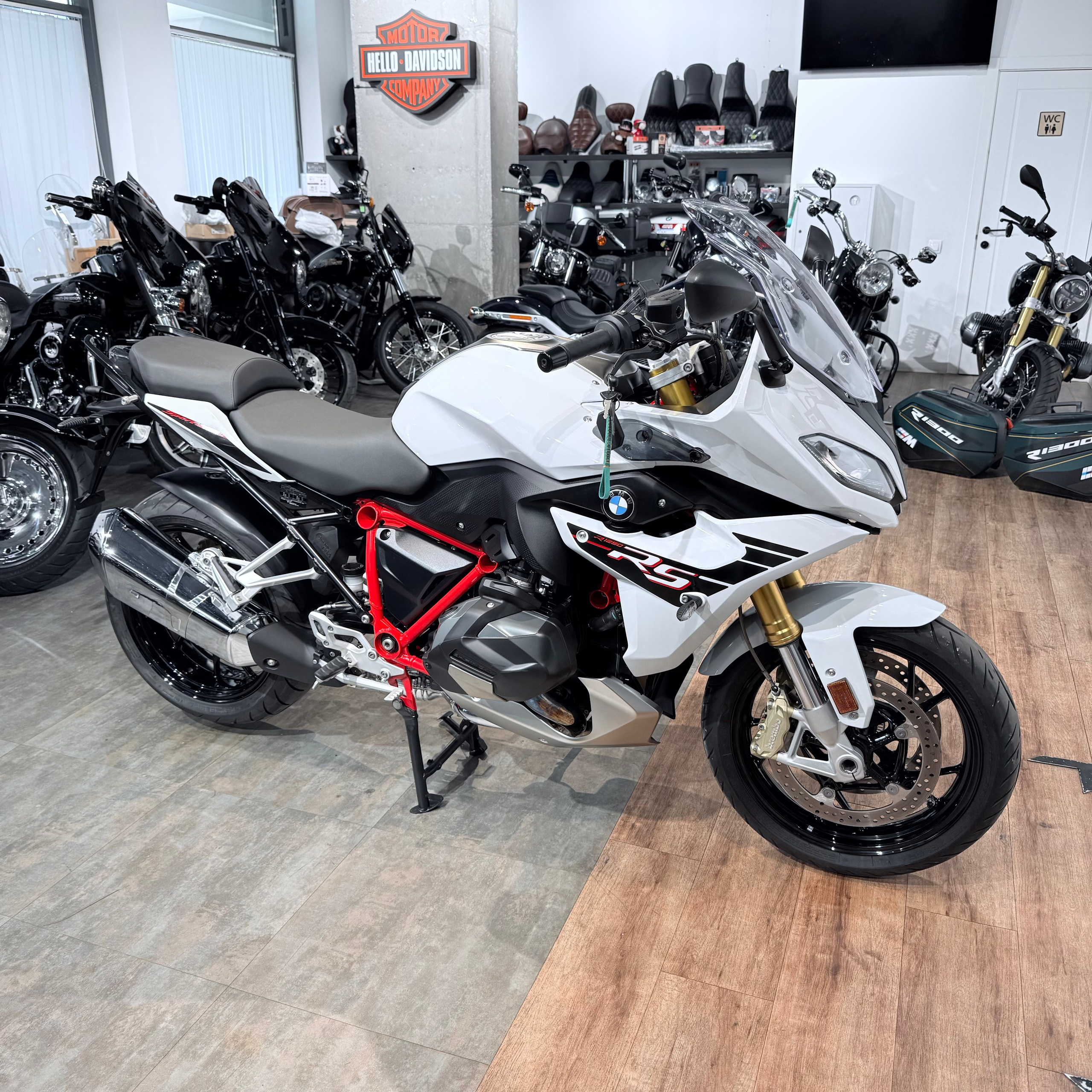 2022 ВМW R1250RS Sрort ABS Light White Red Frаmе. Hello Davidson, Москва. Только хорошие мотоциклы…