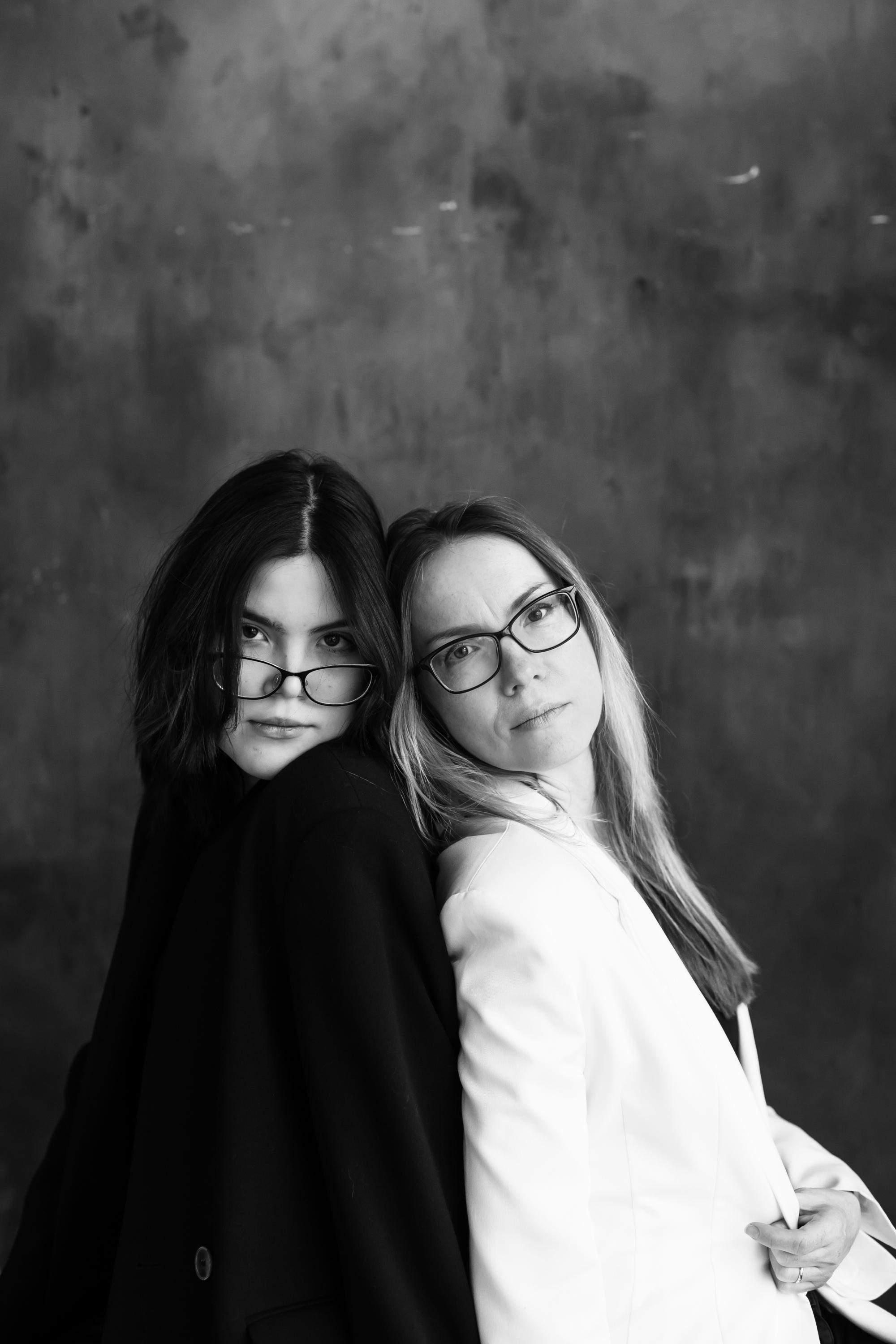 Фотодень «черно-белые портреты» Таня и Алиса. Портретный творческий фотограф в Москве Надя Дудник