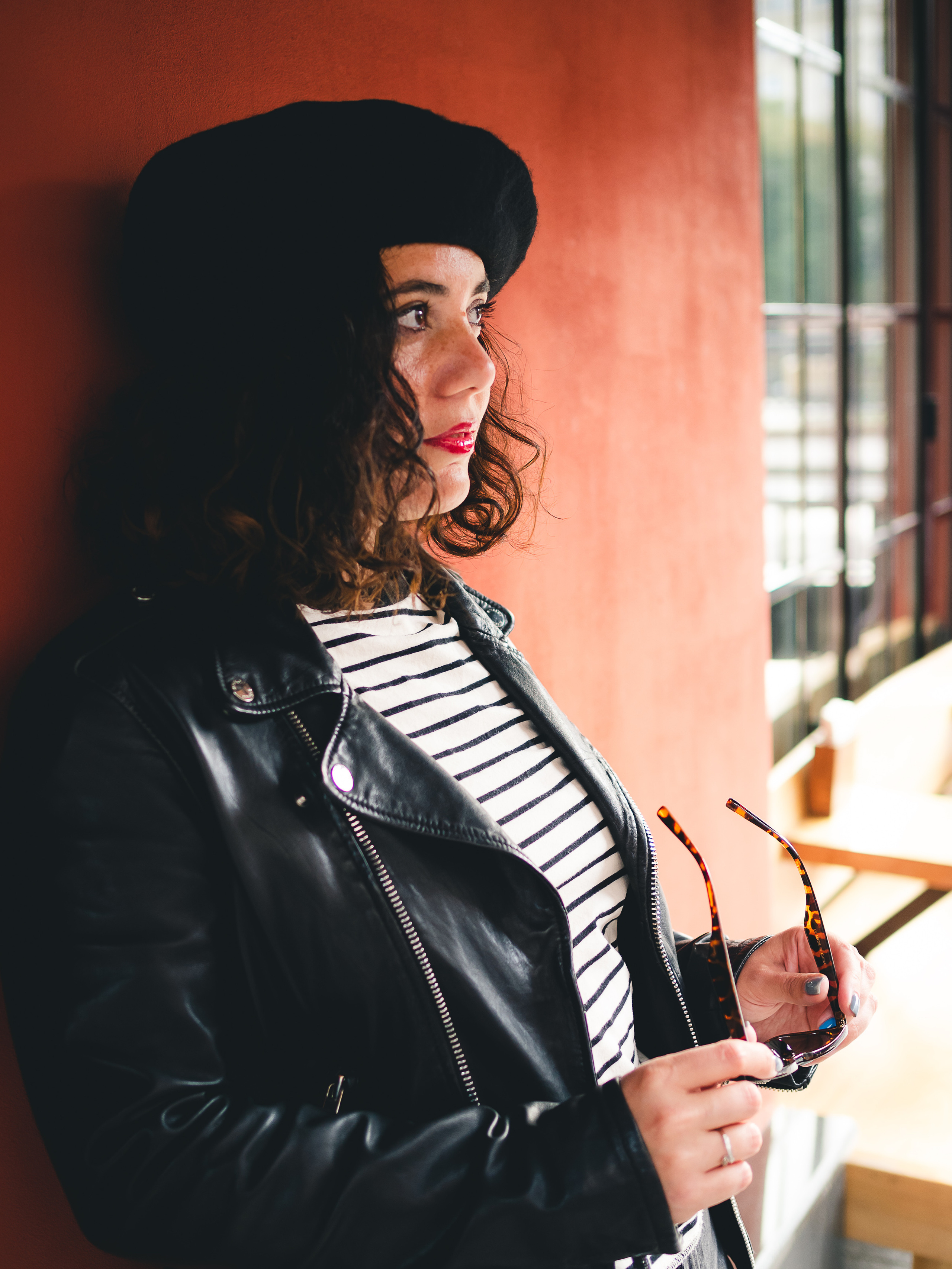 Фотосессия Юли в городе, поймали парижский вайб в Москве. Портретный творческий фотограф в Москве Надя Дудник