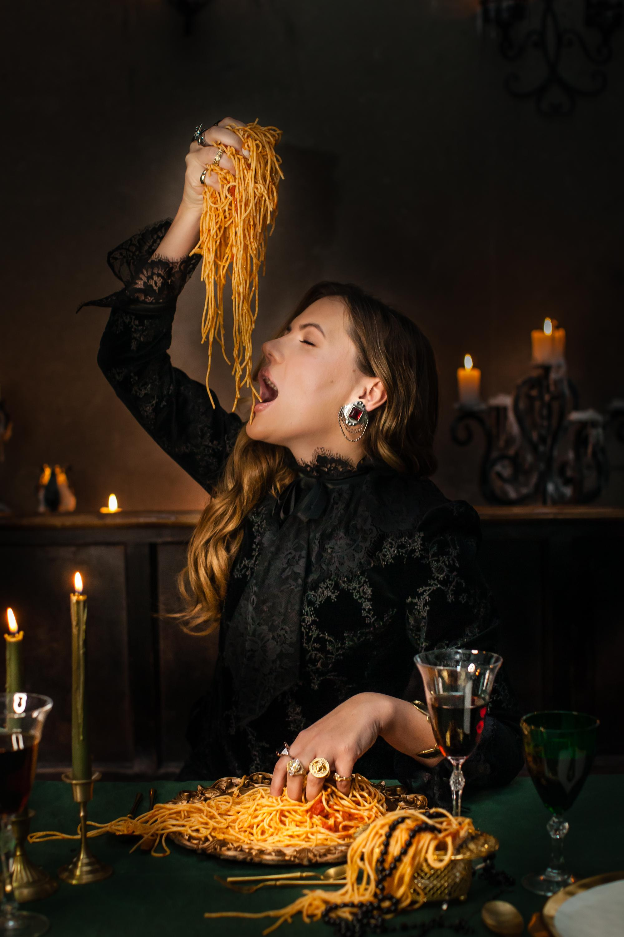 Готическая съемка со спагетти. Портретный творческий фотограф в Москве Надя Дудник