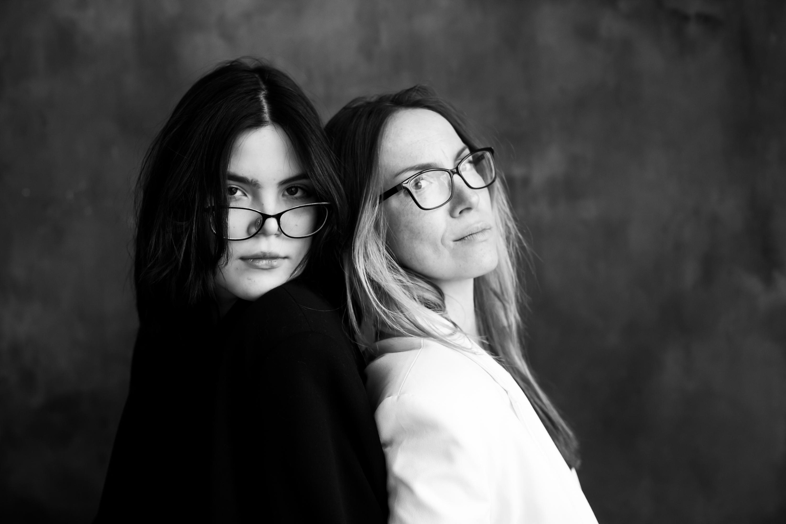 Фотодень «черно-белые портреты» Таня и Алиса. Портретный творческий фотограф в Москве Надя Дудник