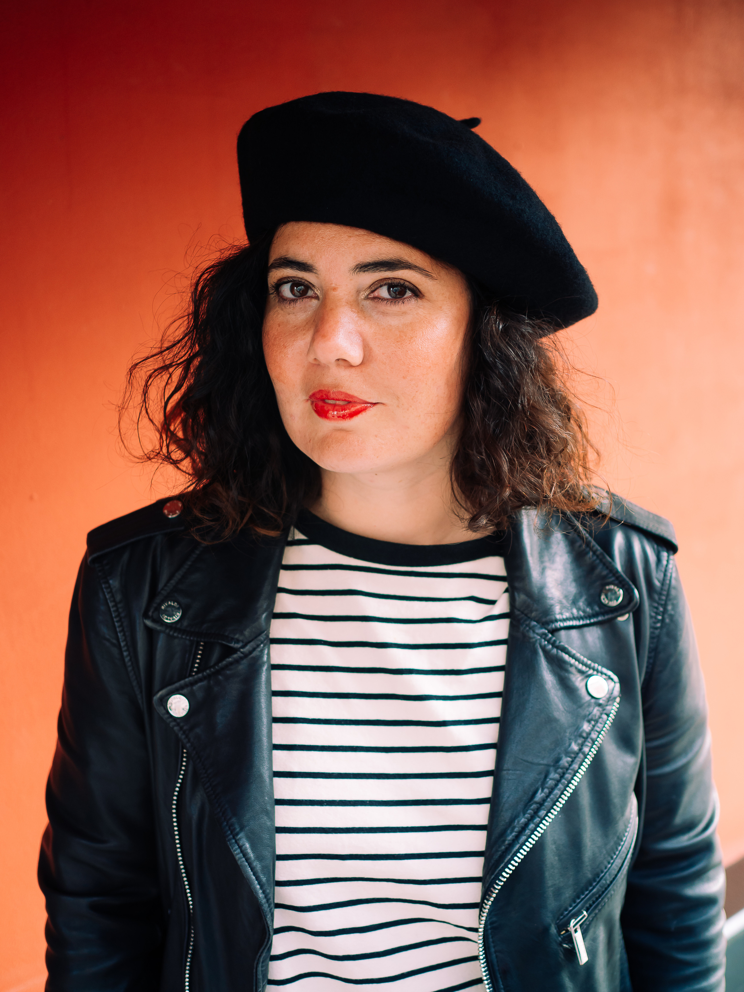 Фотосессия Юли в городе, поймали парижский вайб в Москве. Портретный творческий фотограф в Москве Надя Дудник