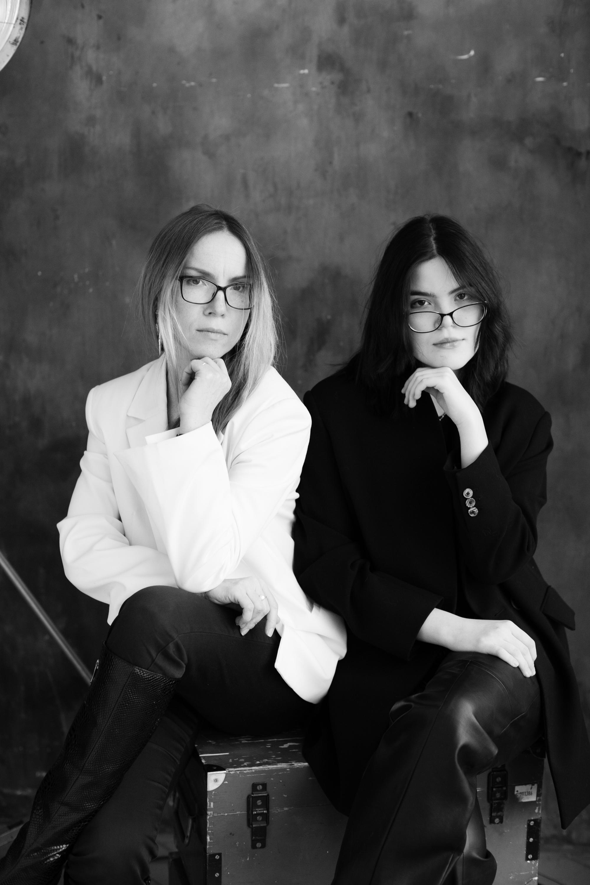 Фотодень «черно-белые портреты» Таня и Алиса. Портретный творческий фотограф в Москве Надя Дудник