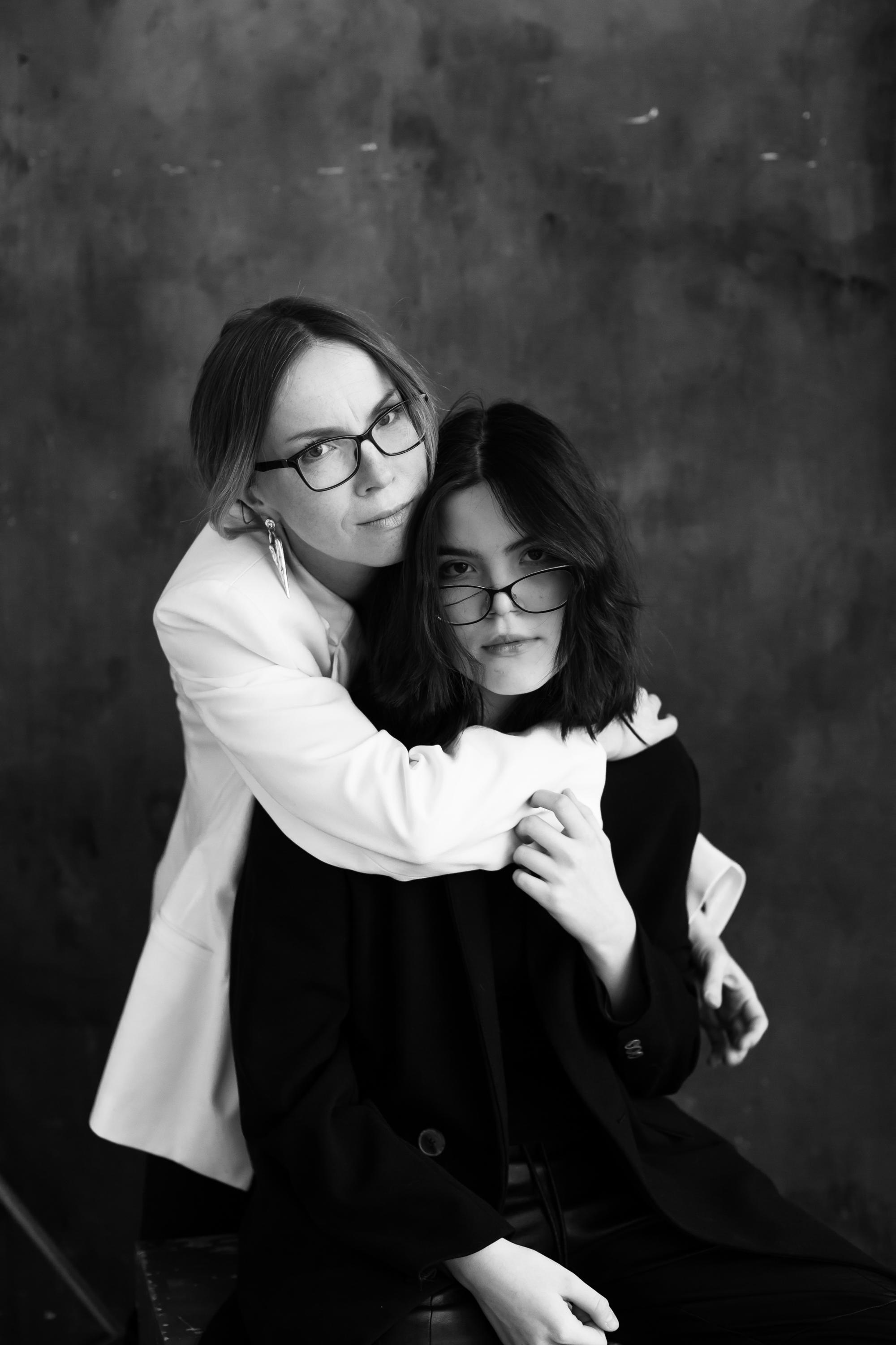 Фотодень «черно-белые портреты» Таня и Алиса. Портретный творческий фотограф в Москве Надя Дудник