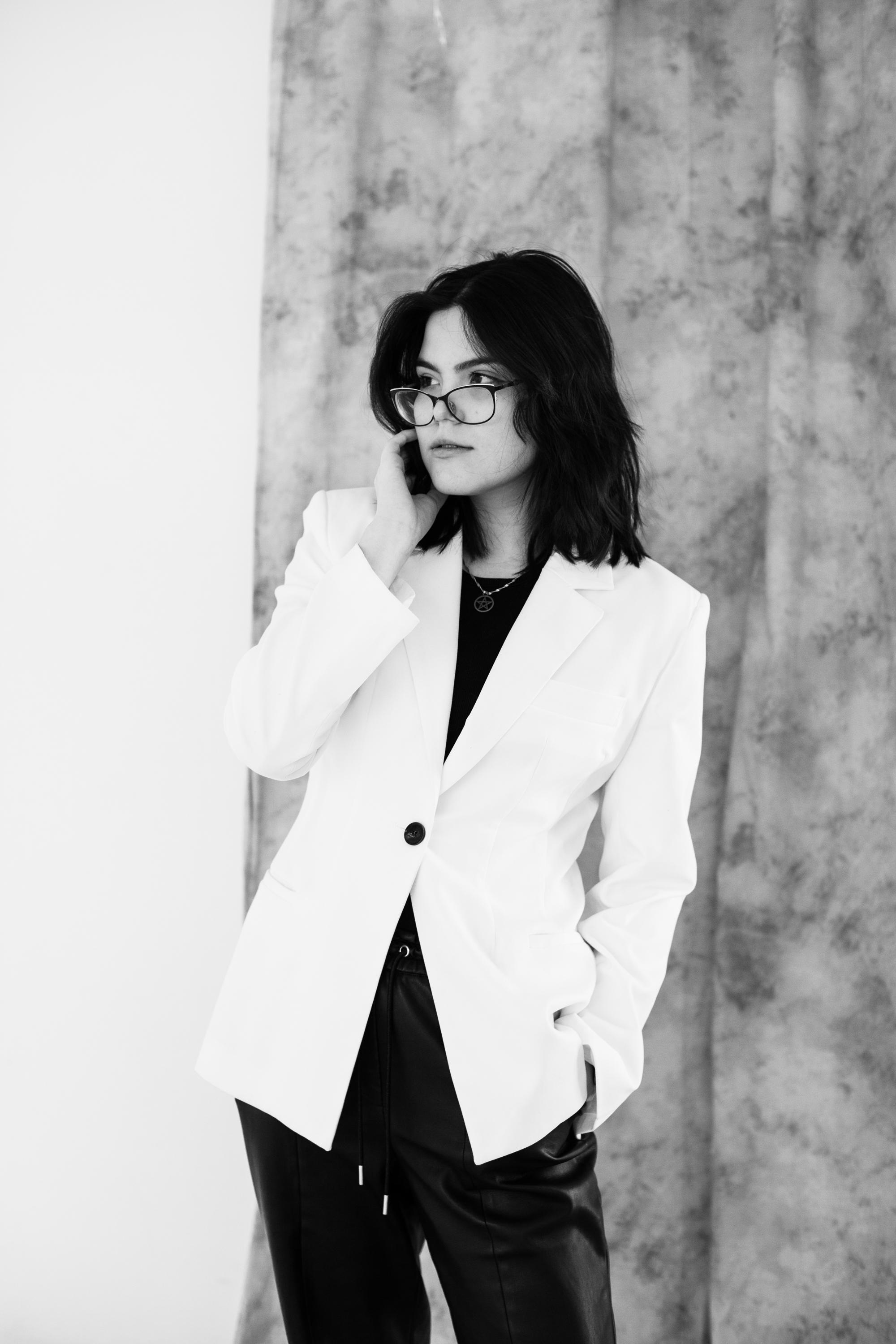 Фотодень «черно-белые портреты» Таня и Алиса. Портретный творческий фотограф в Москве Надя Дудник