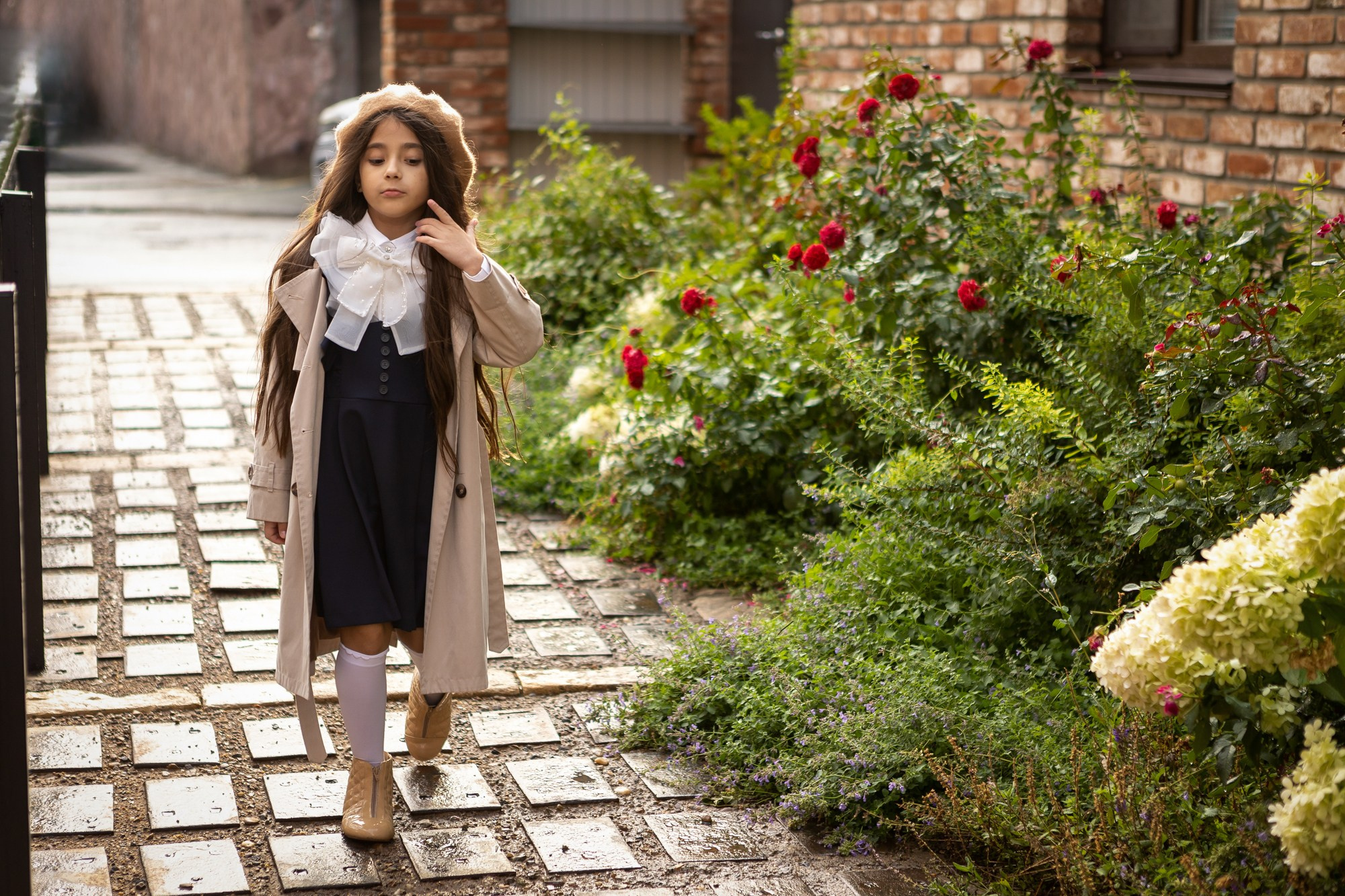 Съёмка первоклассницы перед школой. Фотограф в Оренбурге. Профессиональный фотограф