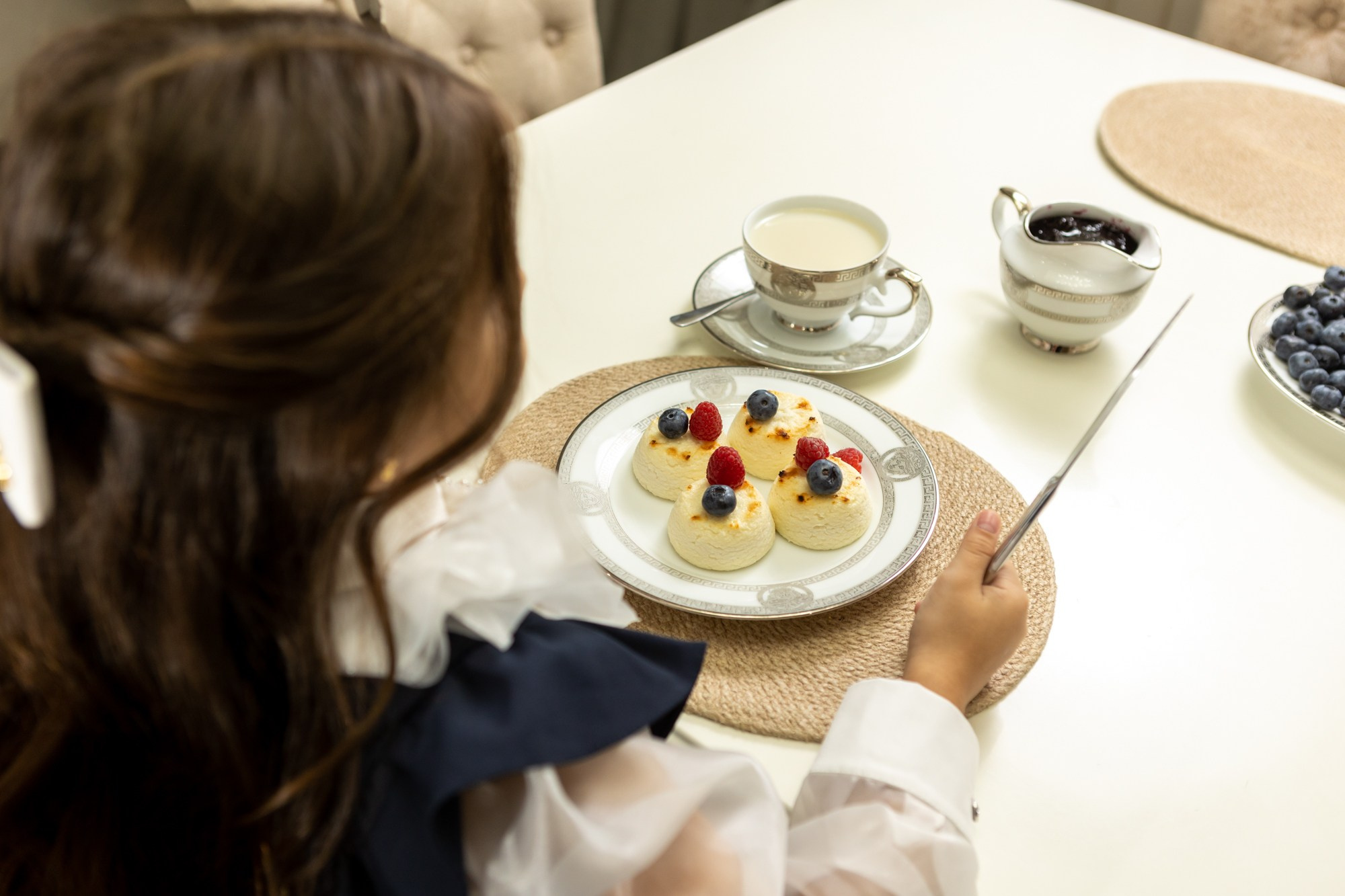 Съёмка первоклассницы перед школой. Фотограф в Оренбурге. Профессиональный фотограф