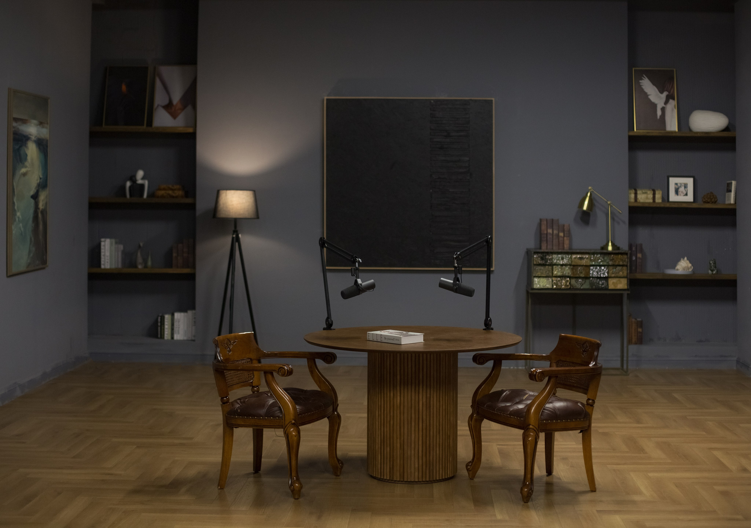 Бруклин зал на Радостовца 72/1. Фотостудия Алматы — 2 Stula.Studio | Аренда залов