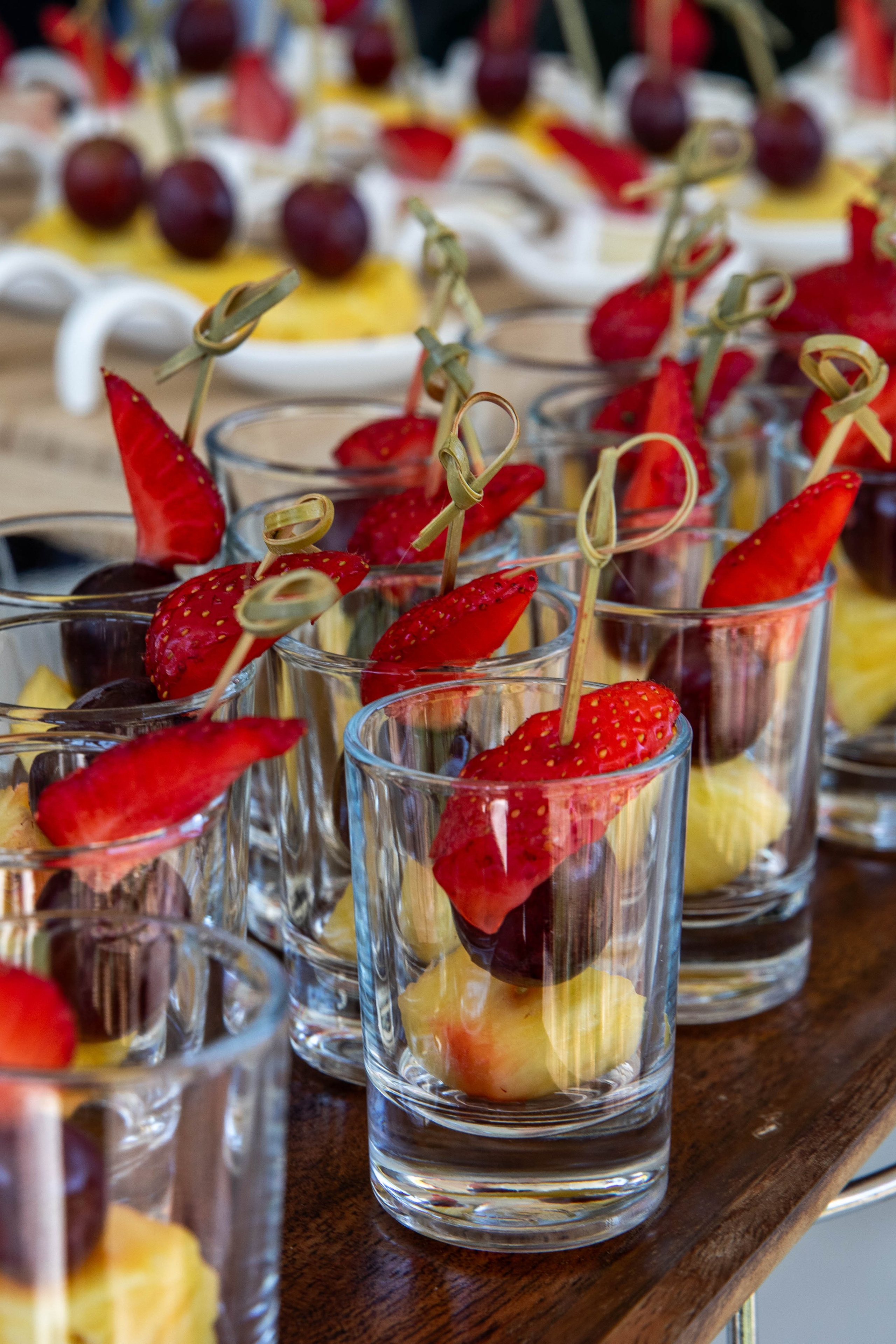 Аренда загородного дома для свадьбы или отдыха по Ярославскому шоссе. Банкетный зал Веранда в Якушево у озера для свадеб, юбилеев, корпоративов. Официальный сайт