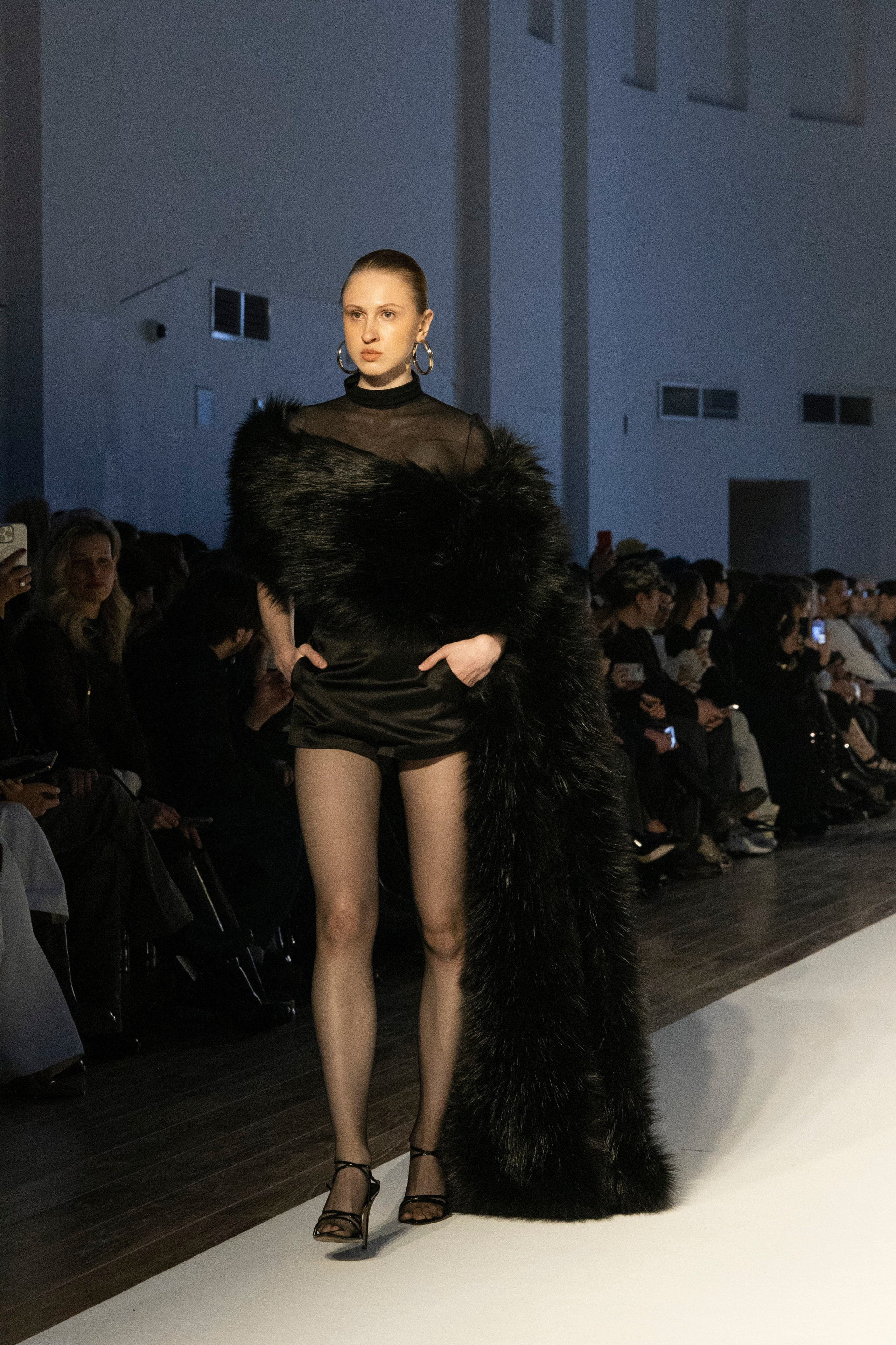 ДЛТ Собака.ru показ победителей конкурса «Новые имена в моде 2025». FOTOFAQ SKOOL г. Санкт-Петербург: очные, дистанционные и онлайн курсы фотографии