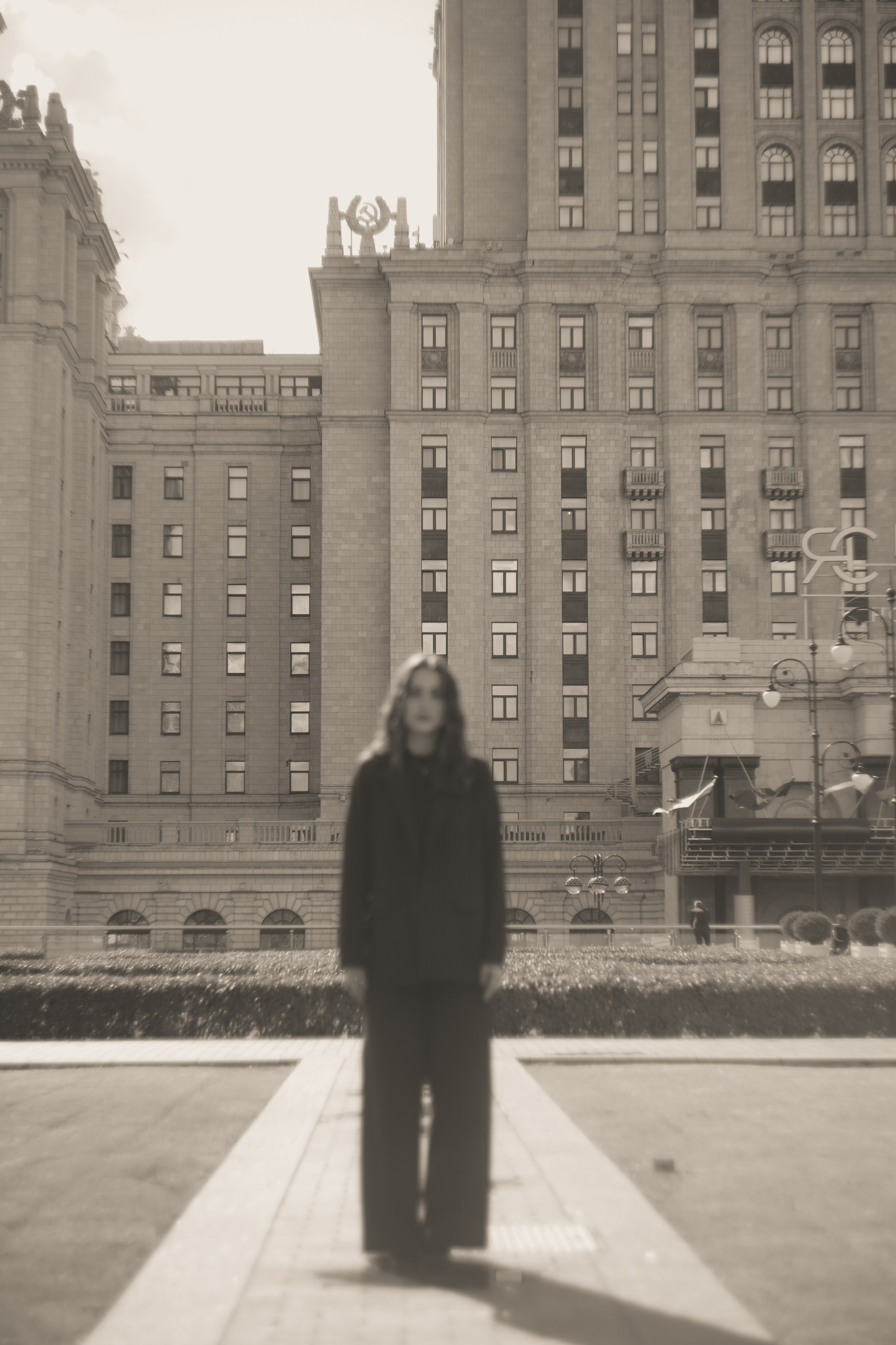 Ретро фотосессия на фоне сталинских высоток