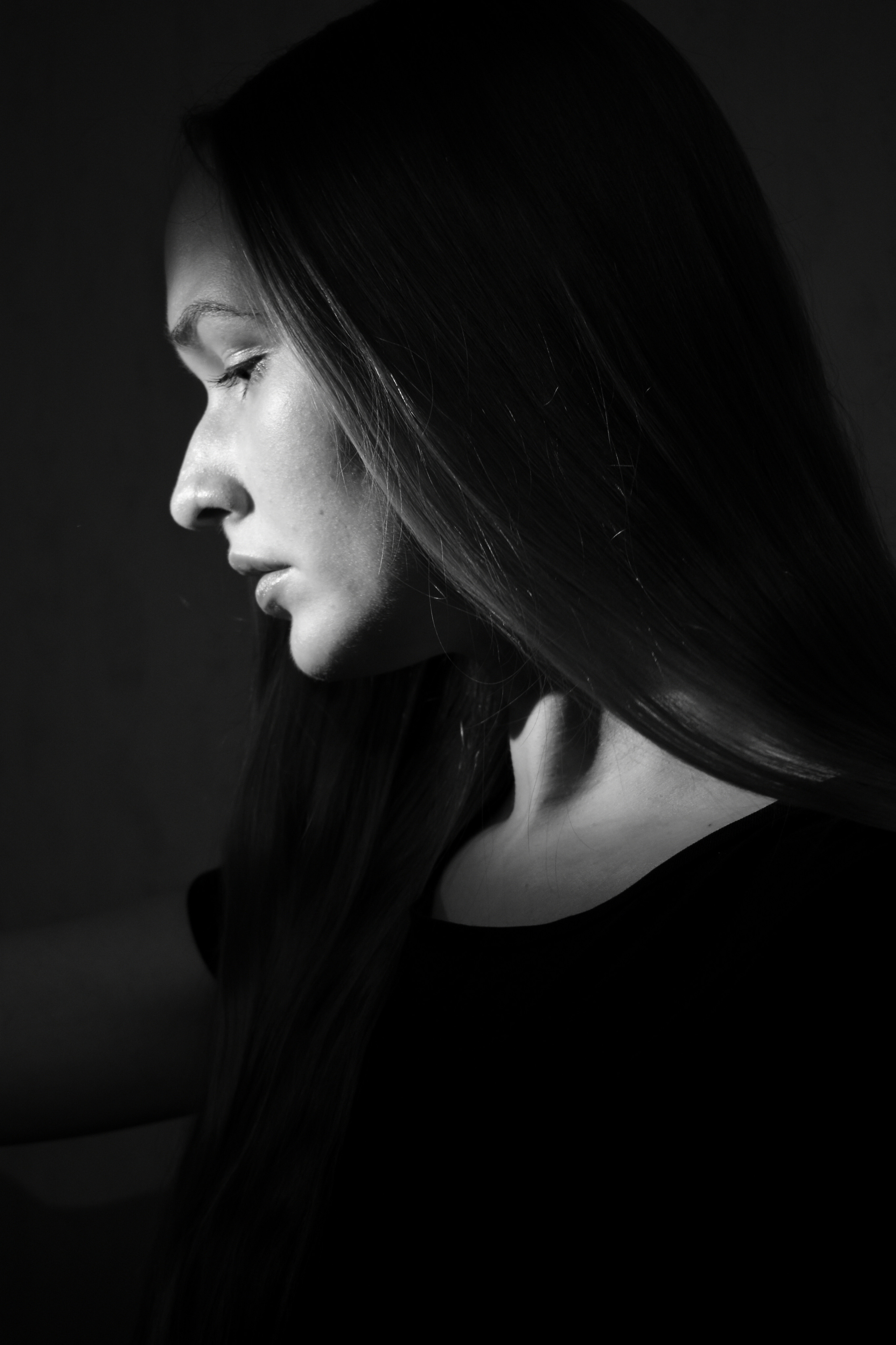 black and white portrait self-portrait made at home blogger photographer model Natalie Bochkova
