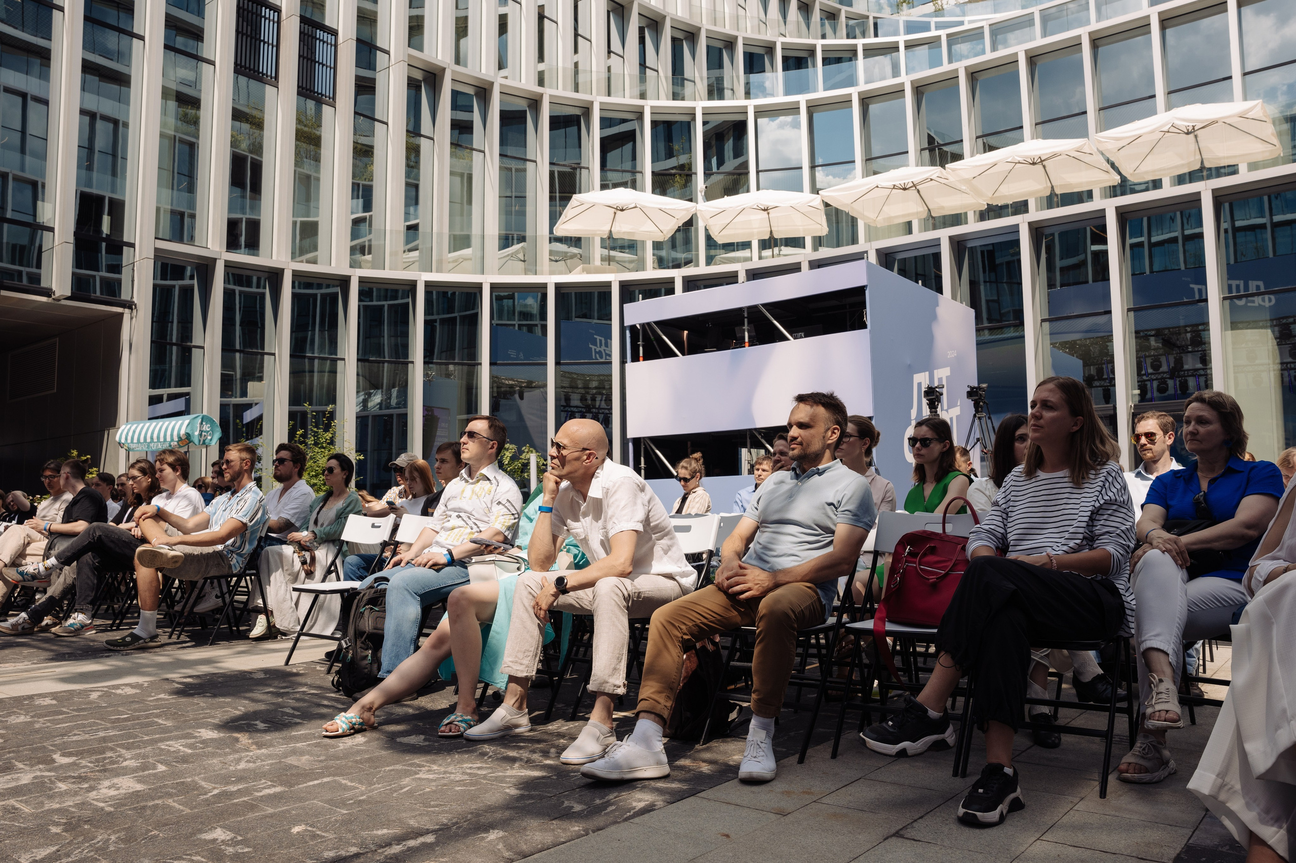 ЛЦТ ФЕСТ 2024 в арт кластере Ломоносов. Свадебные фотосессии в Москве. Фотограф Сергей Ржевский