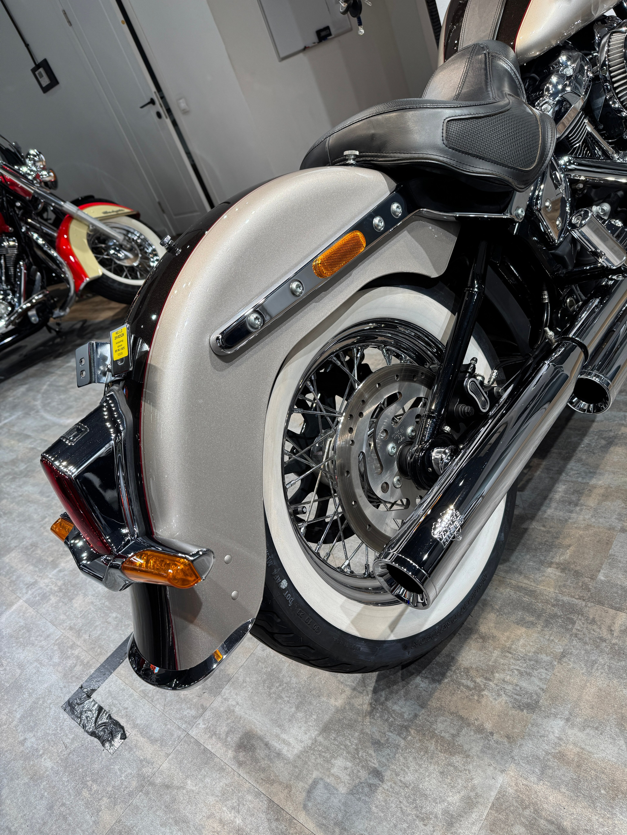 Harley Davidson 2018 Deluxe (Silver Fortune/Sumatra Bro) — купить мотоцикл. Hello Davidson, Москва. Только хорошие мотоциклы…