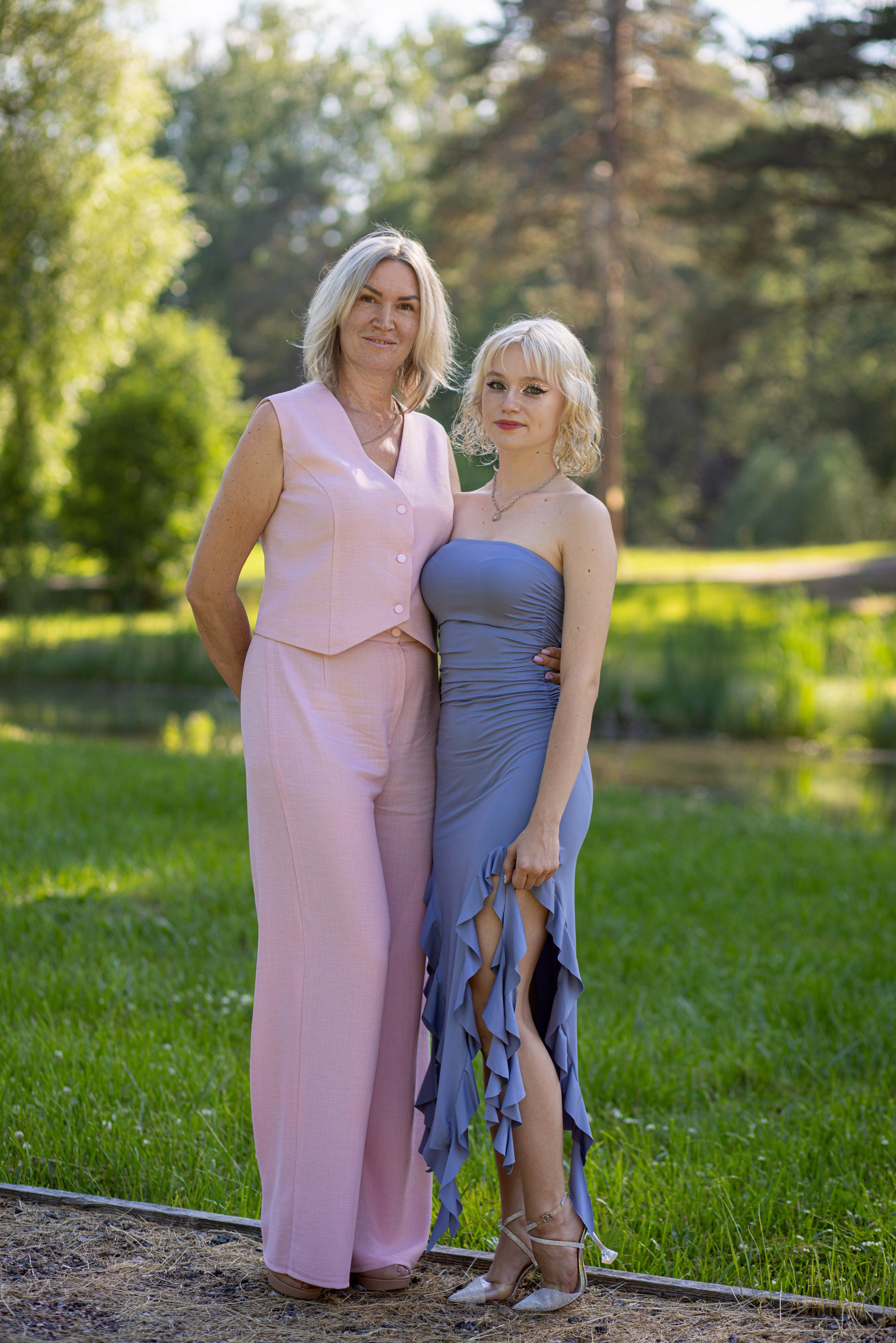 Фотосессия на выпускной. Школа № 12, 11 класс, 2024 г. Студия выпускных альбомов Остров