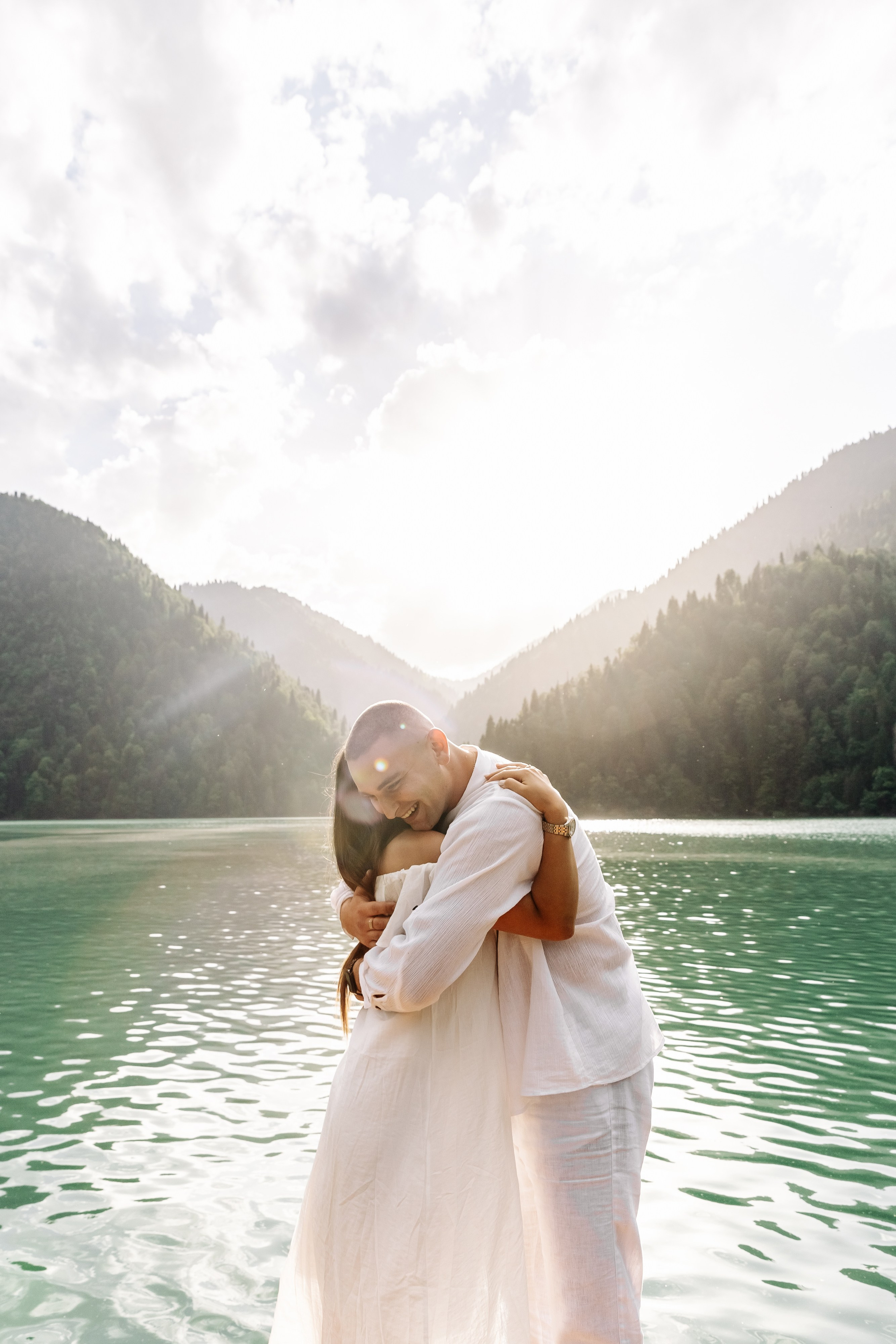 Фотосессия в Абхазии на прекрасном озере Рица. Свадебный фотограф в Абхазии, Сухум, Гагра, Сочи