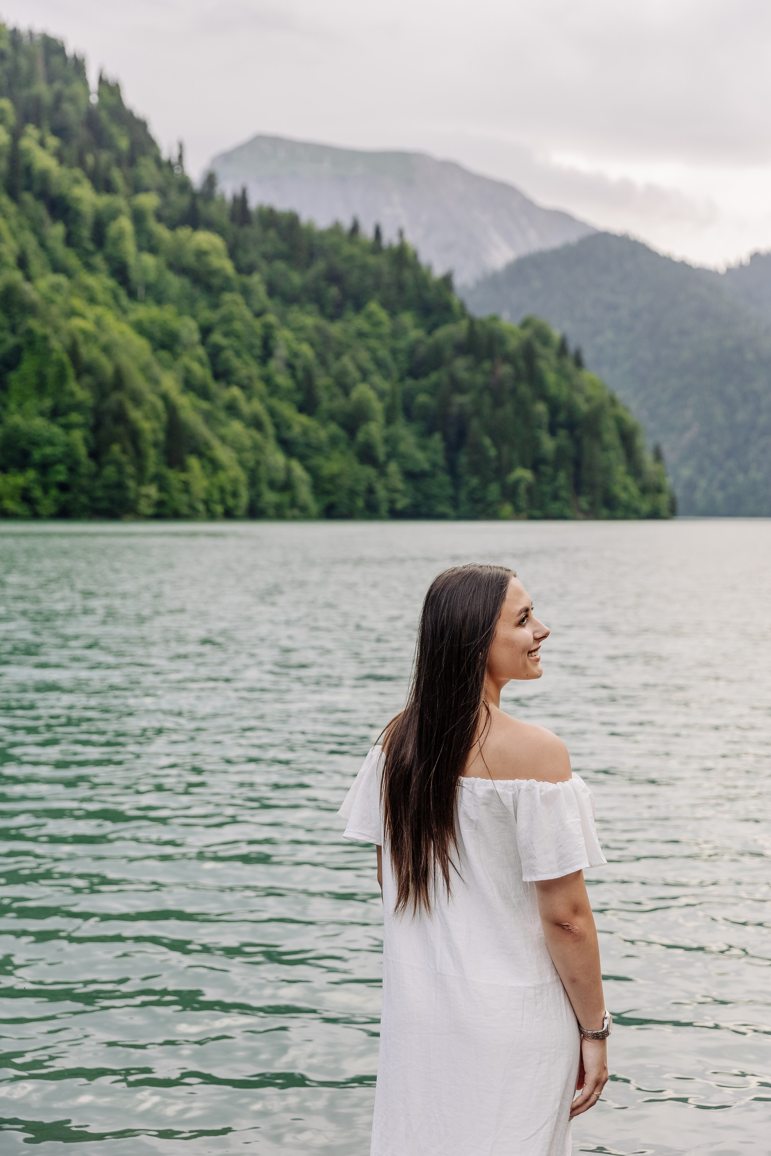 Фотосессия в Абхазии на прекрасном озере Рица. Свадебный фотограф в Абхазии, Сухум, Гагра, Сочи