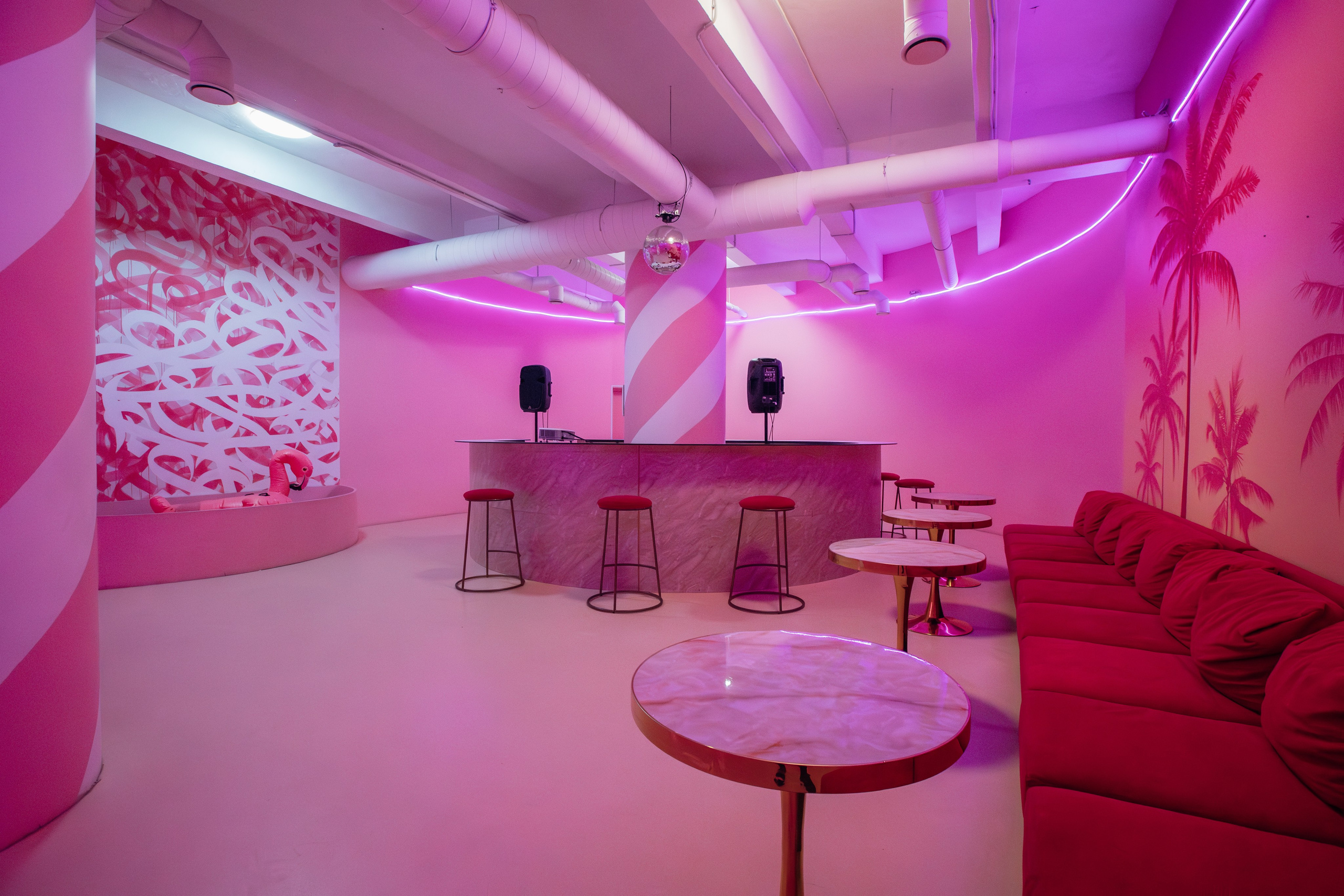 Mr. Flamingo (лето). Аренда лофта в СПб для мероприятий